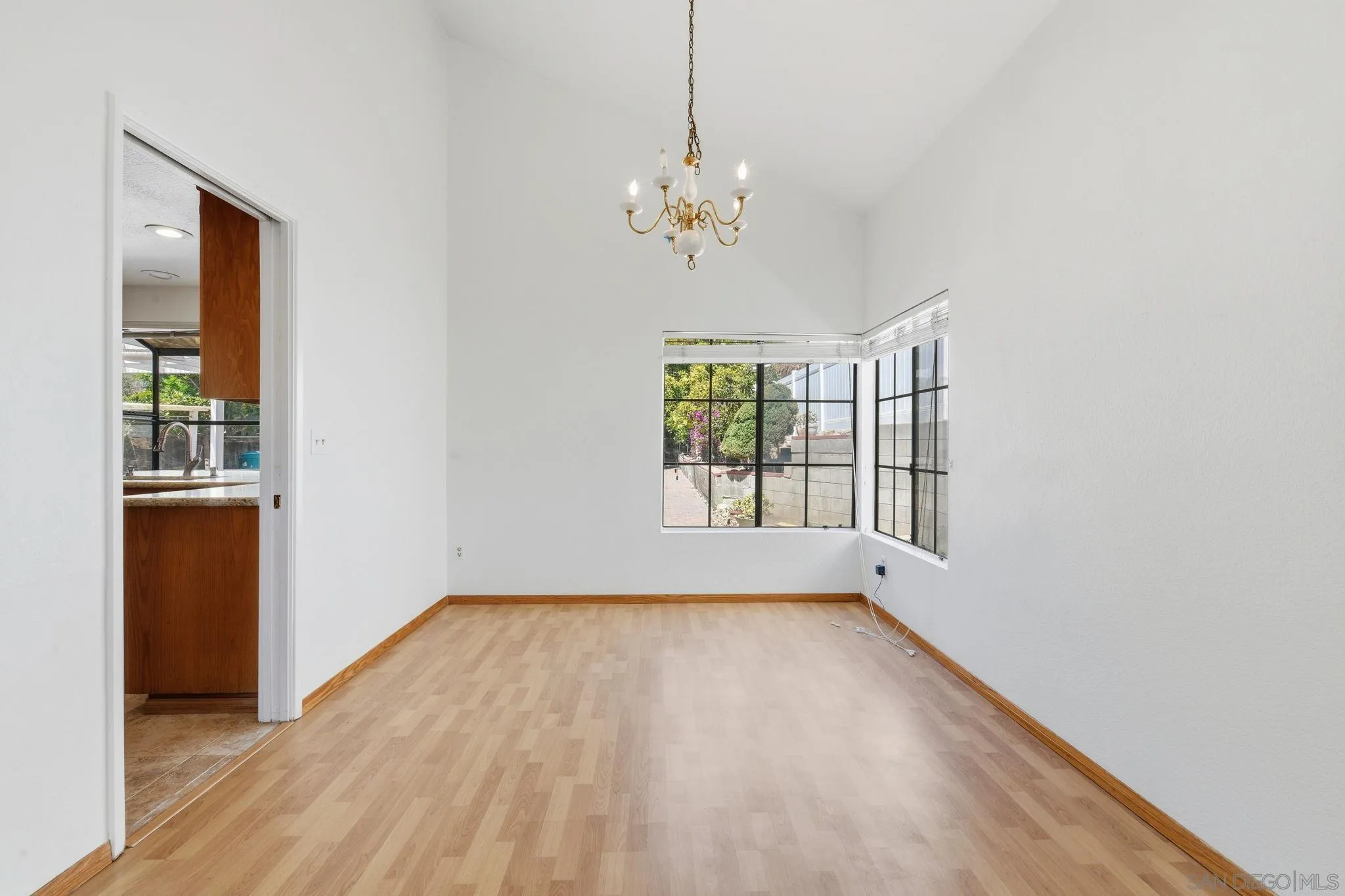 https://cdn.realtyfeed.com/cdn/127/260021528/3eb68c0734116efaa94e4c393c82b4ad.webp