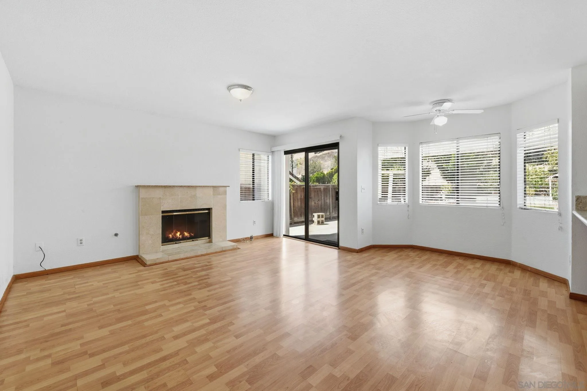 https://cdn.realtyfeed.com/cdn/127/260021528/ad280e25eac4da9a7532312ddad943a5.webp