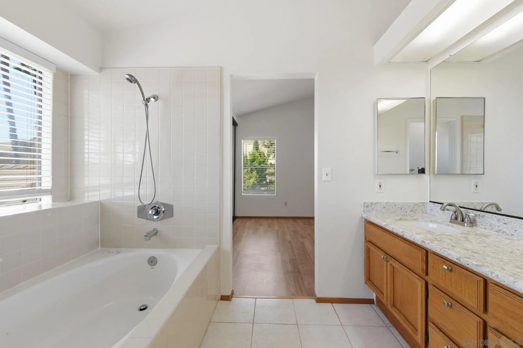 https://cdn.realtyfeed.com/cdn/127/260021528/b60e2d238908c25ca7b33411fd265644.webp