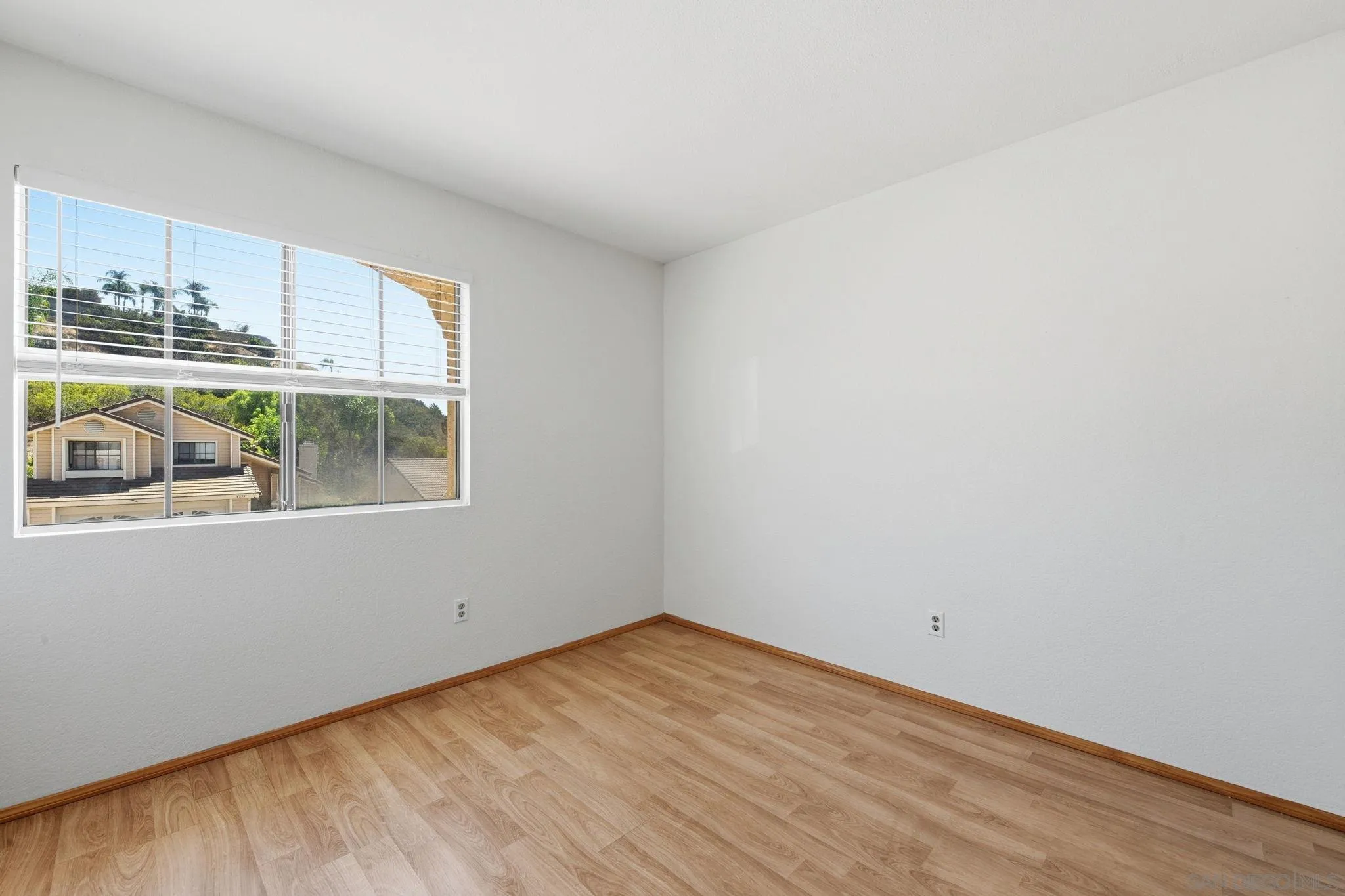 https://cdn.realtyfeed.com/cdn/127/260021528/c892b8136c94e2aee62e993e2cccd7e6.webp