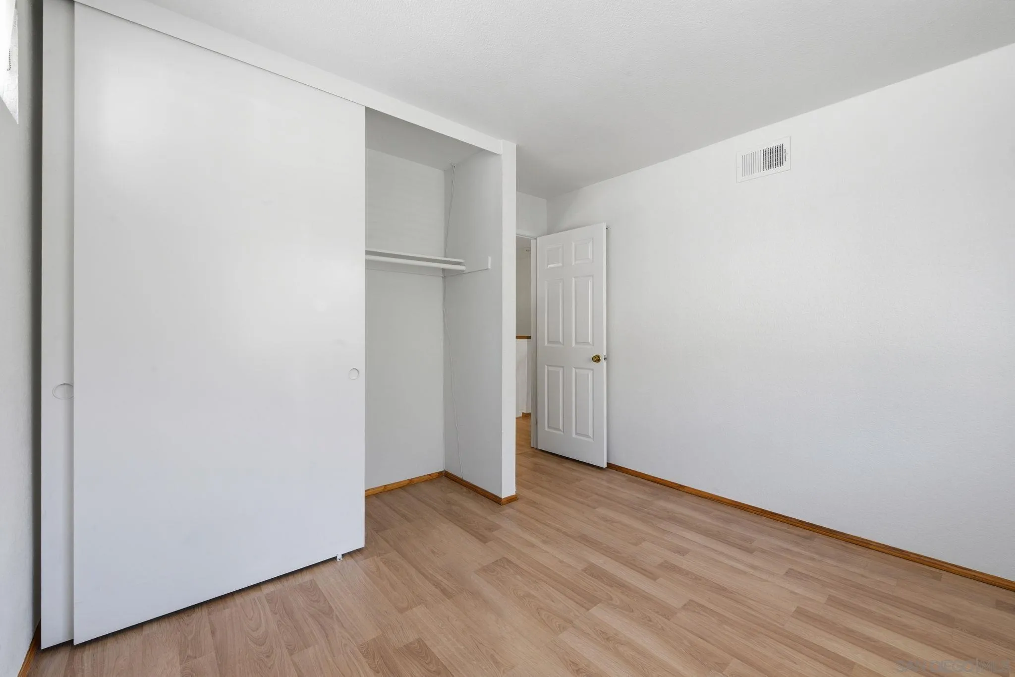 https://cdn.realtyfeed.com/cdn/127/260021528/e6f38703300acfb769f5643f37b843c0.webp