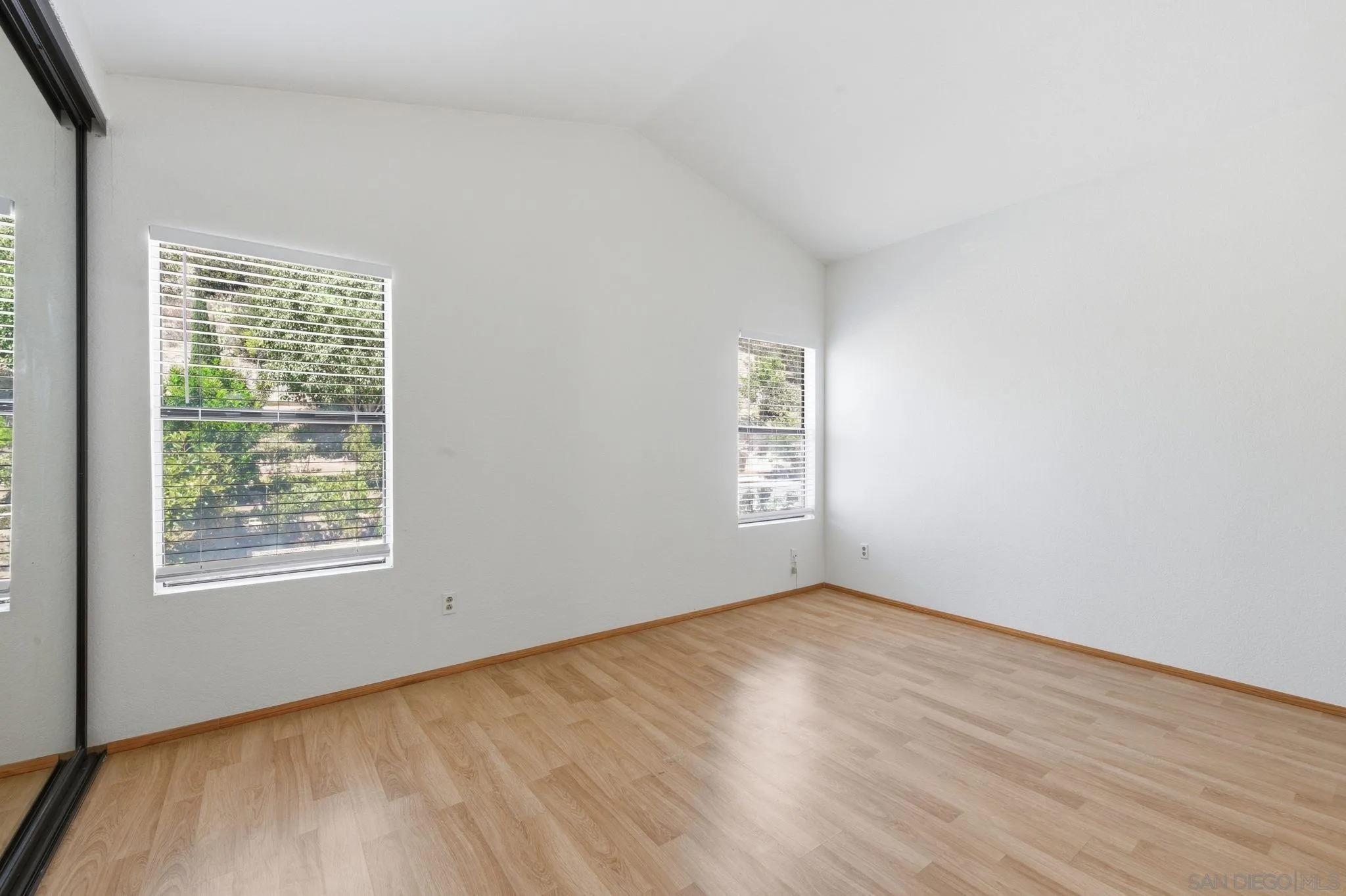 https://cdn.realtyfeed.com/cdn/127/260021528/e7dde29f41e460d64a1784375f2127c2.webp
