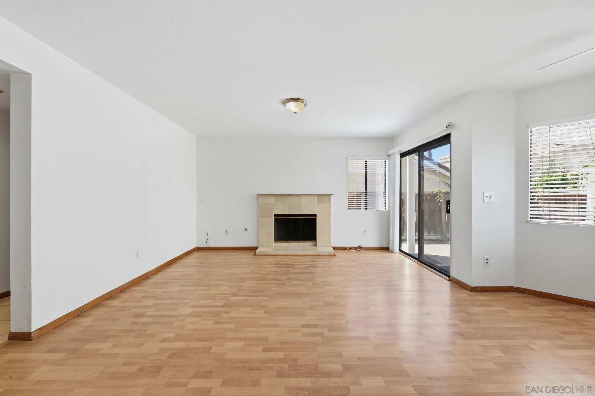 https://cdn.realtyfeed.com/cdn/127/260021528/eae6f5793dc555e5ebf10a847f4f3448.webp