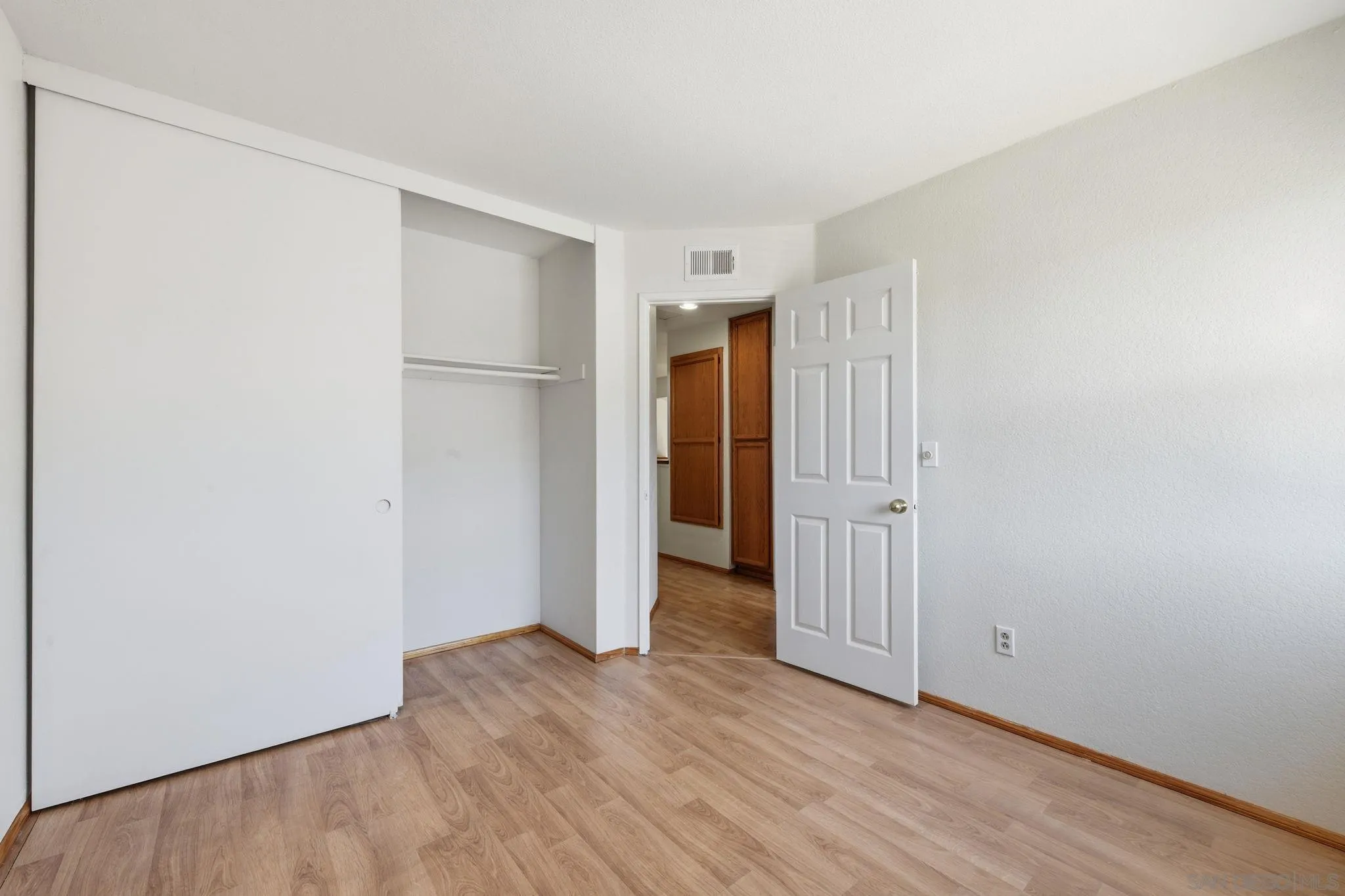 https://cdn.realtyfeed.com/cdn/127/260021528/f12bb8159ff99eca0d96aca7b5cb145f.webp