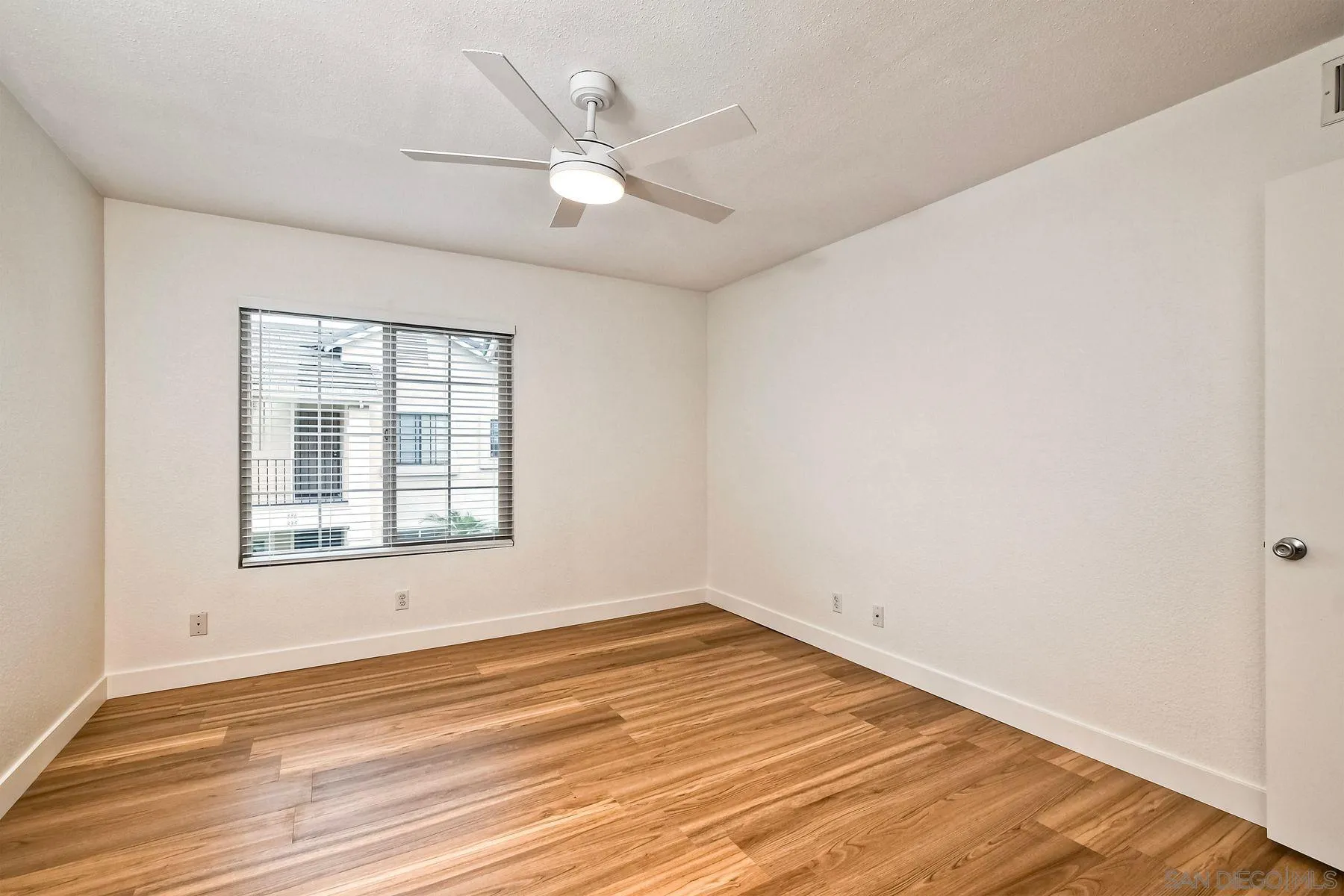 https://cdn.realtyfeed.com/cdn/127/260021535/0694ea8e63a719092c59458a86e2b191.webp