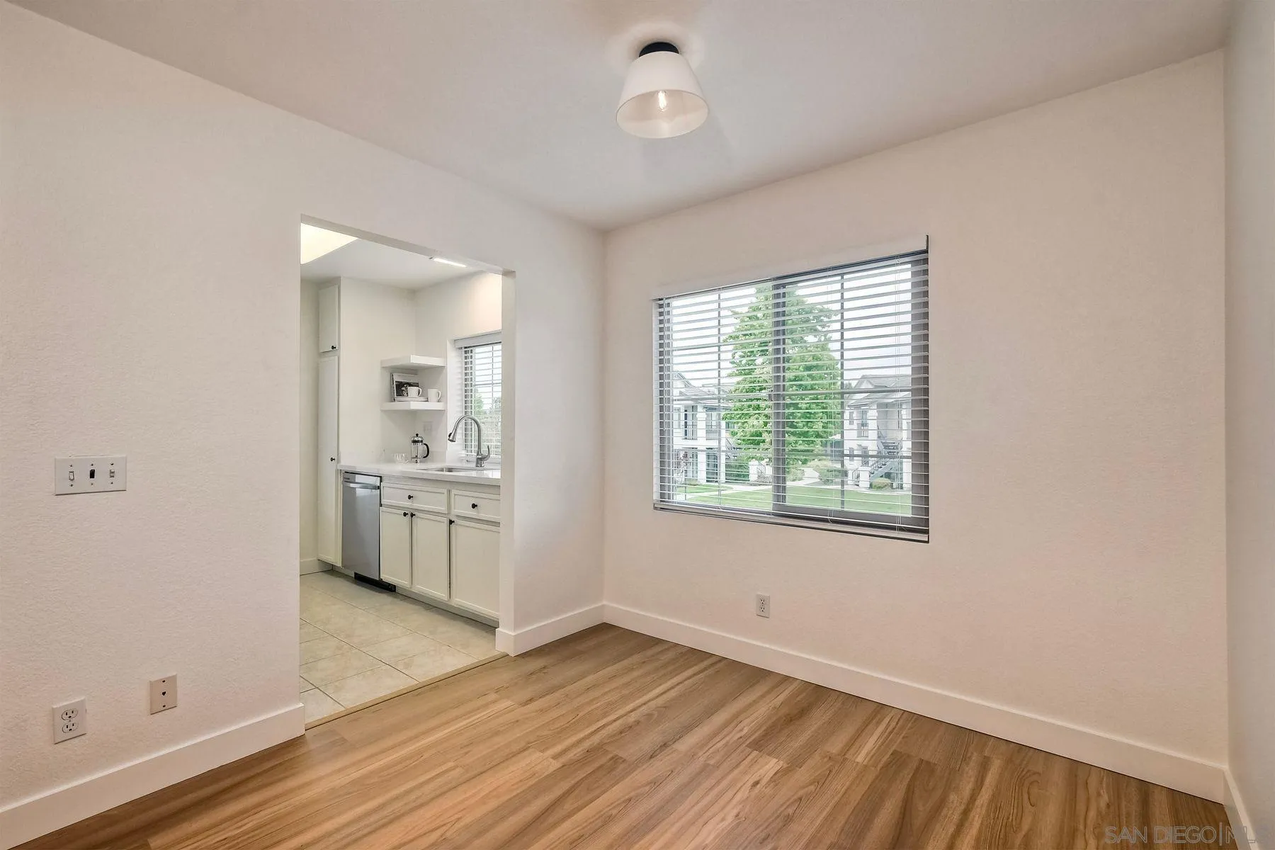 https://cdn.realtyfeed.com/cdn/127/260021535/092166edd20b2aba6c4968a5b6a19ba6.webp