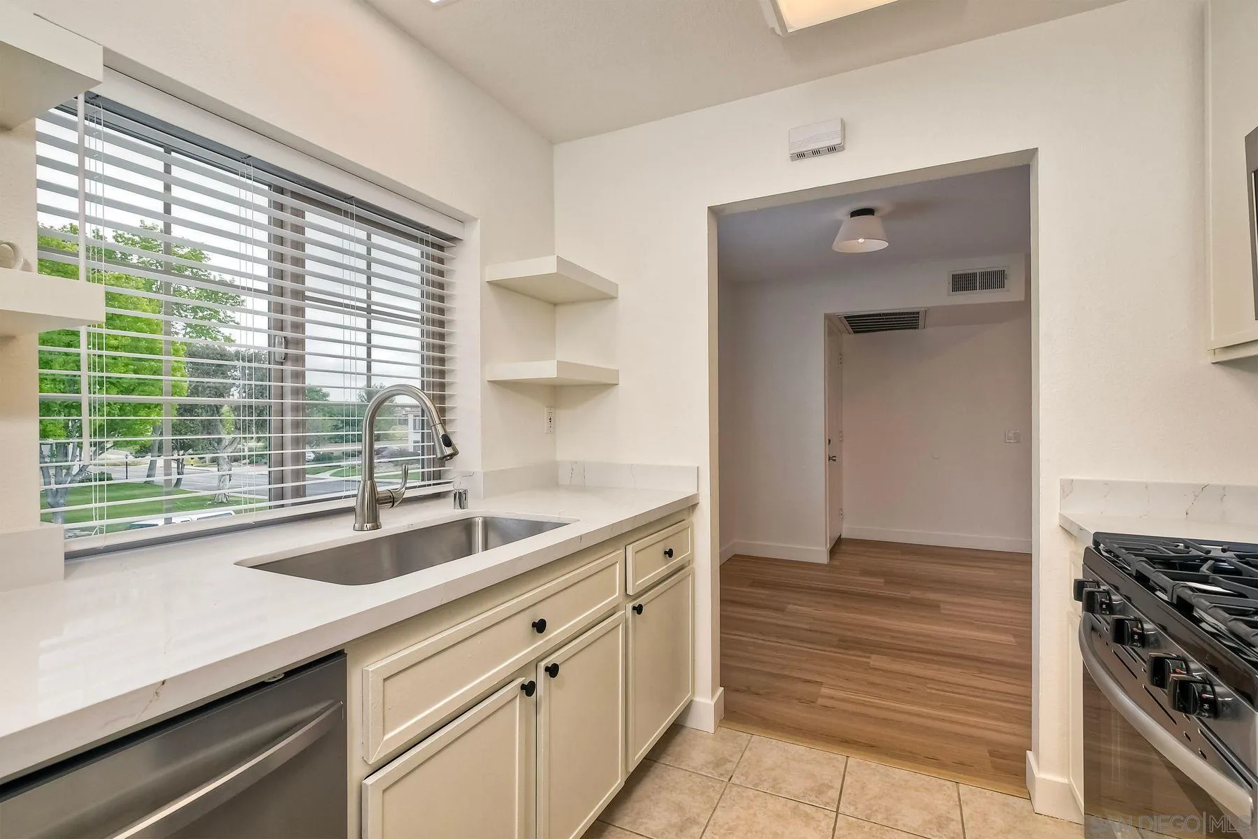 https://cdn.realtyfeed.com/cdn/127/260021535/3bf9afdc78c3ecc32d79da986aa78a20.webp