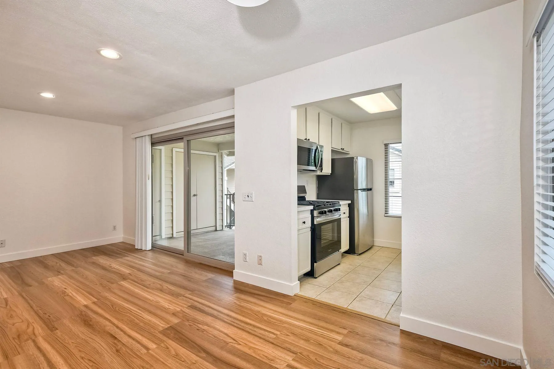 https://cdn.realtyfeed.com/cdn/127/260021535/4d3e1c397c88845250eacbd3a9b8effc.webp