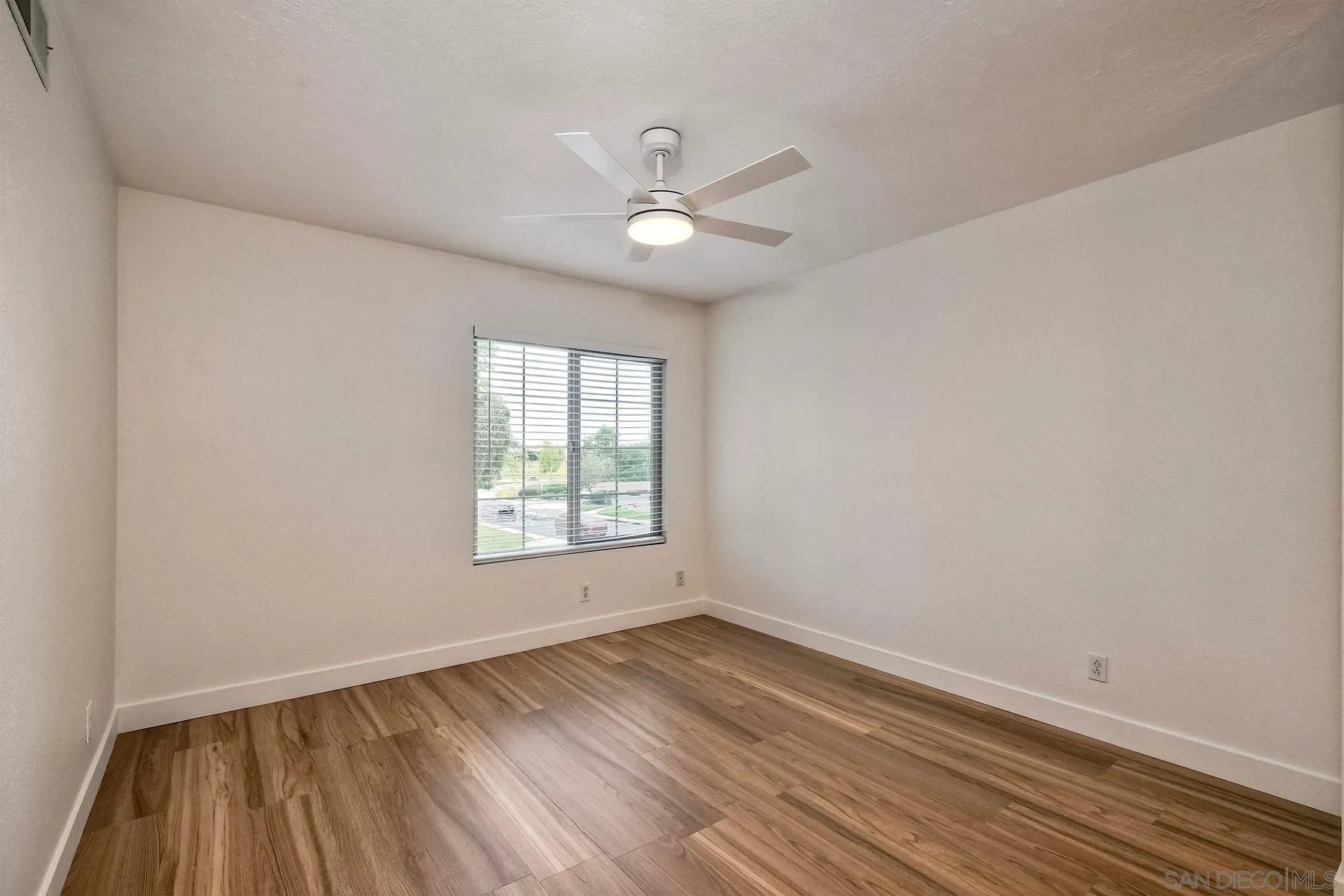https://cdn.realtyfeed.com/cdn/127/260021535/6642787046fb4056fd2164e082713597.webp