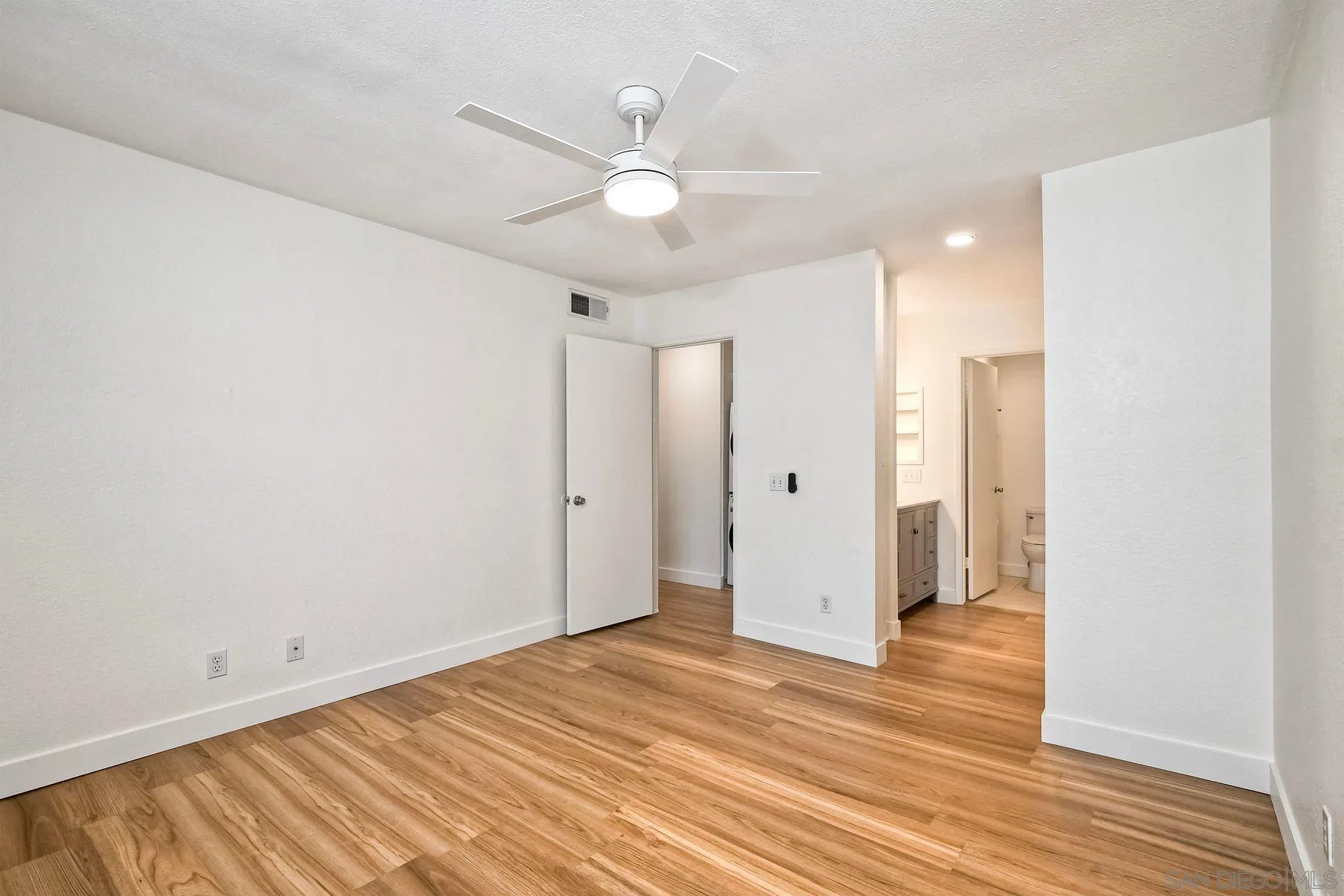 https://cdn.realtyfeed.com/cdn/127/260021535/ce83828462ea3b6d8d3f6002cfdc49b5.webp