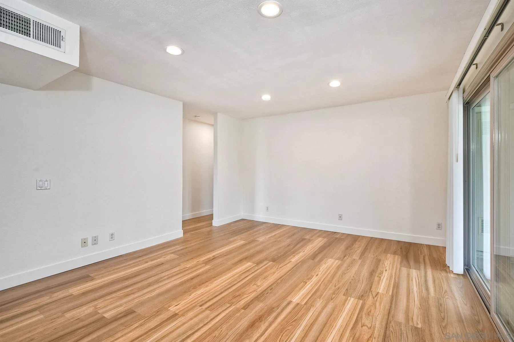 https://cdn.realtyfeed.com/cdn/127/260021535/fcdfd2ff3f8b6a0ee35fe854dc7b2680.webp