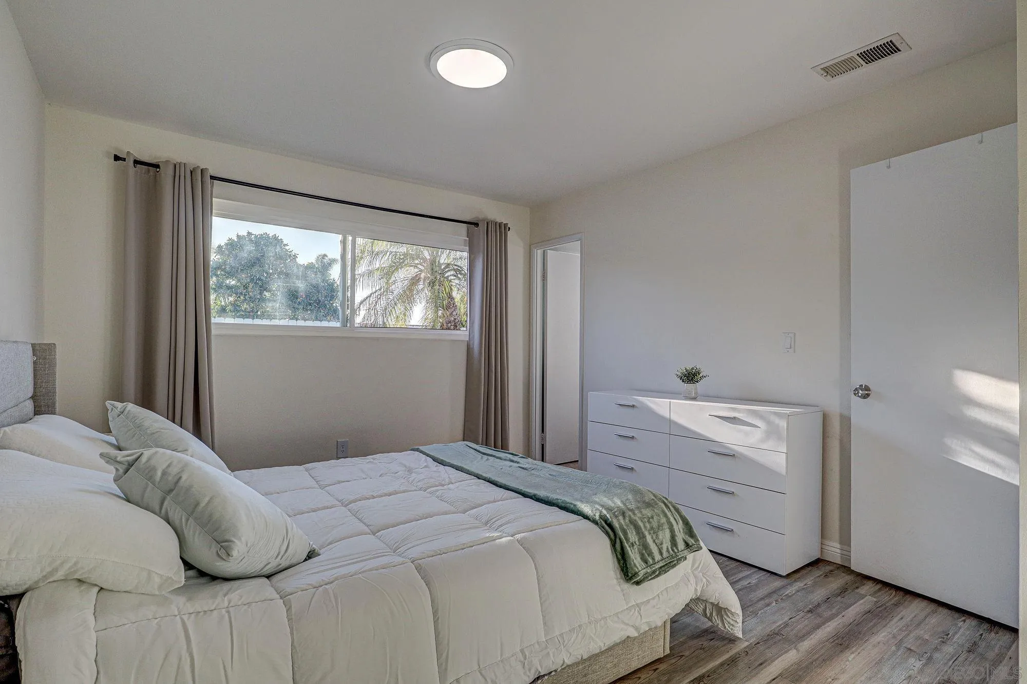 https://cdn.realtyfeed.com/cdn/127/260021537/16a5a90a881f703dadfb46bb7192b5ee.webp