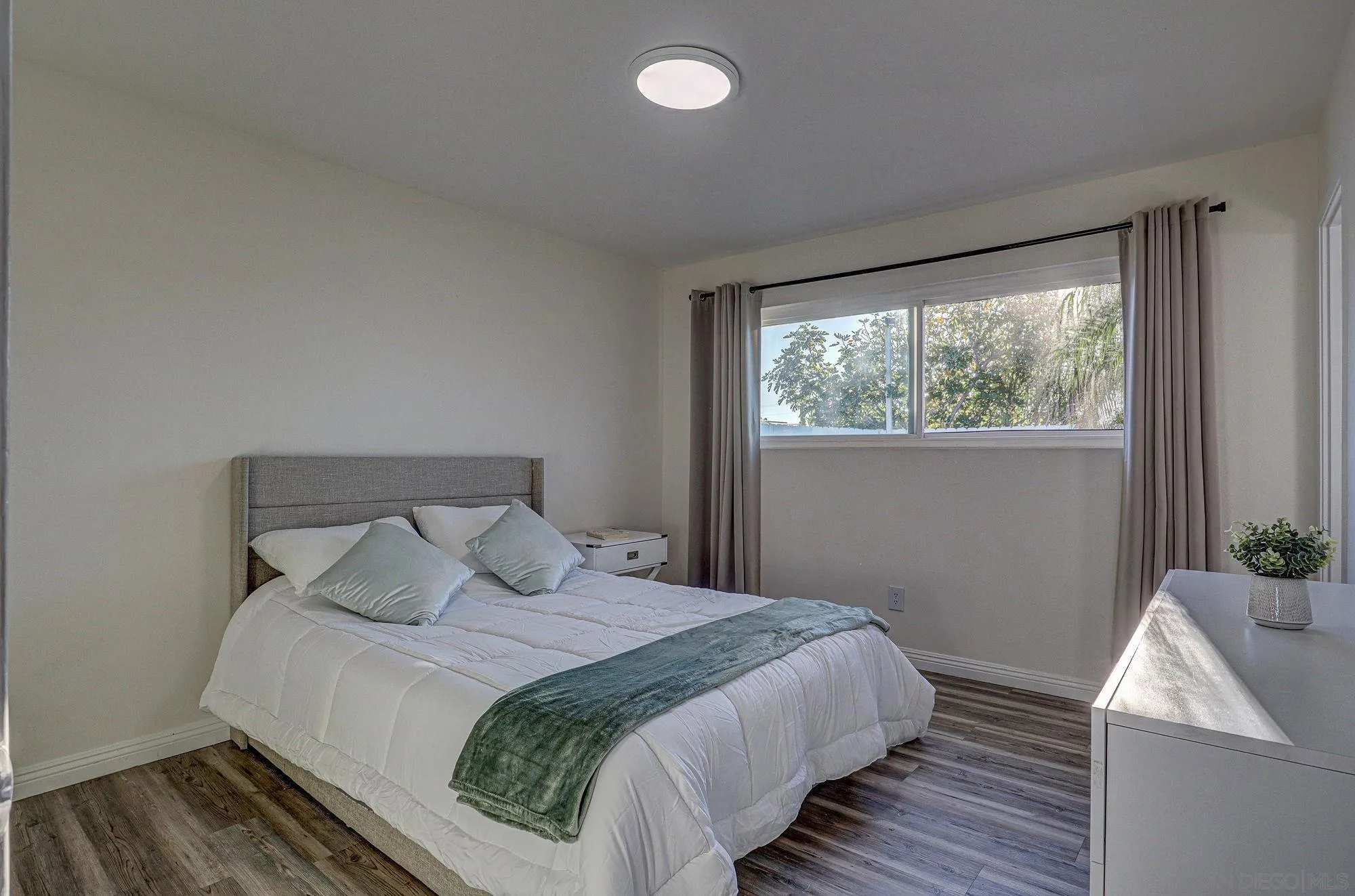 https://cdn.realtyfeed.com/cdn/127/260021537/80f7f2cb70ef19e4e9b018d757b608e2.webp