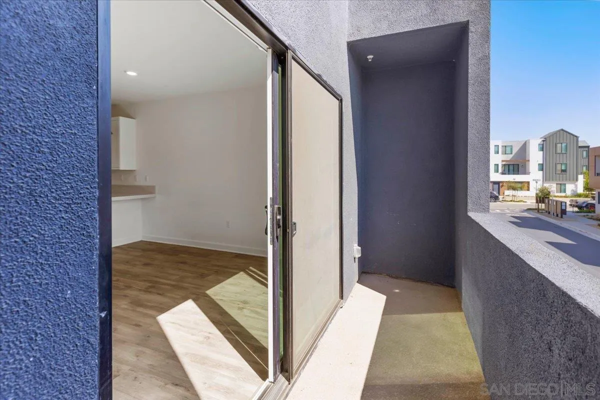 https://cdn.realtyfeed.com/cdn/127/260021540/7415bfed42426b2723d08fc09dc3bfc8.webp