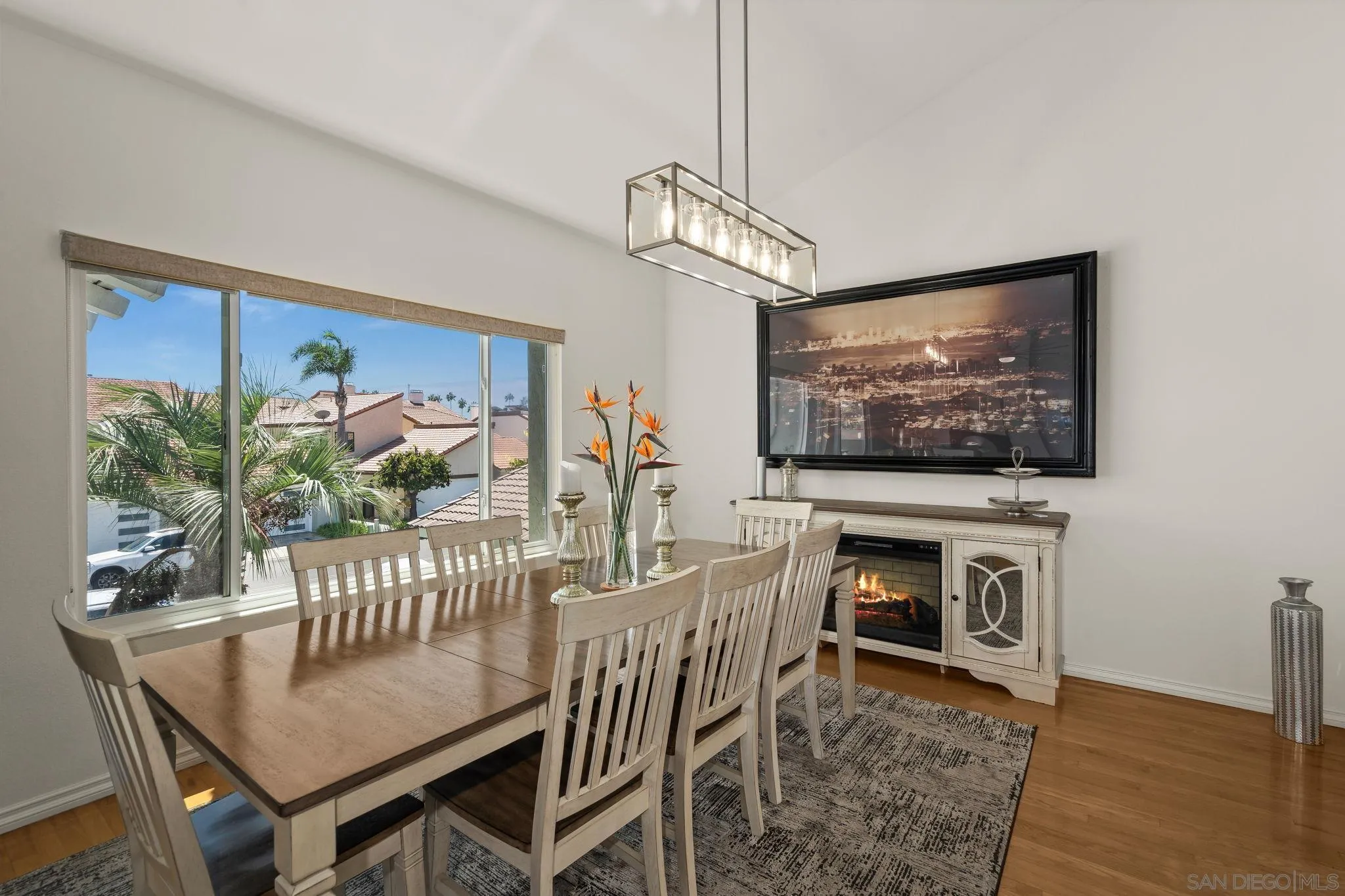 https://cdn.realtyfeed.com/cdn/127/260021549/fdb914d1864f4e2ef4ef5f92f5e85e21.webp