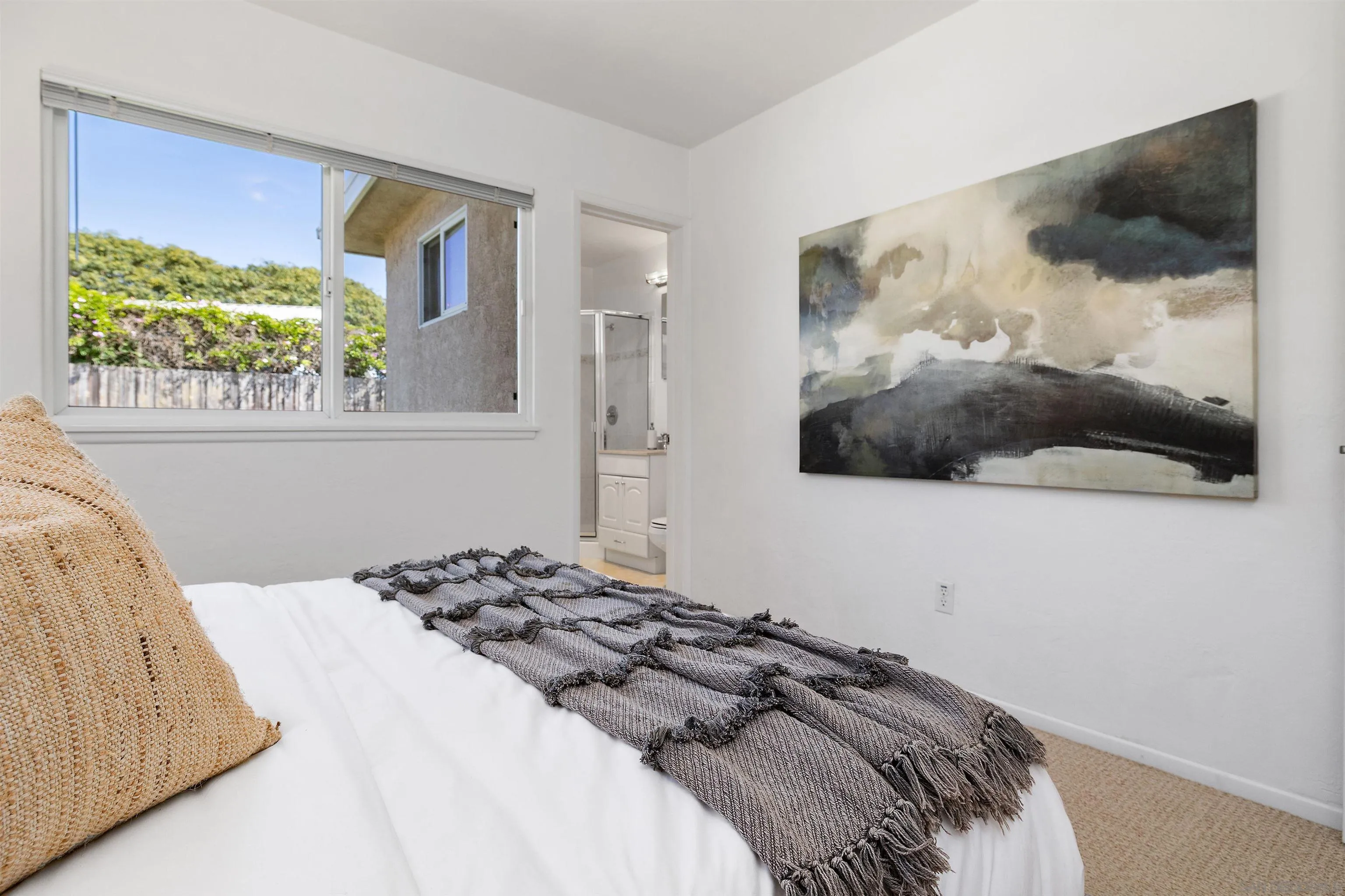 https://cdn.realtyfeed.com/cdn/127/260021553/bd2c2c3001e68221c0400ca0f93bfcfc.webp