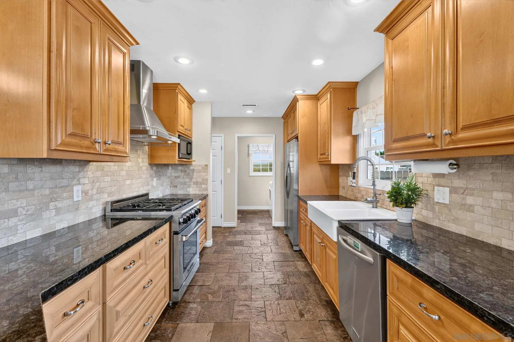 https://cdn.realtyfeed.com/cdn/127/260021572/1a8369c81a1114b97a811867926b11d0.webp