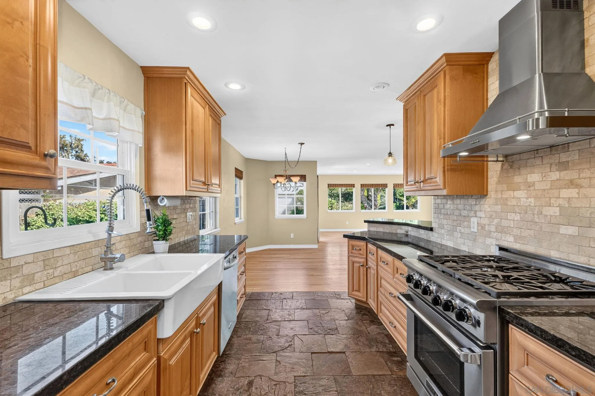 https://cdn.realtyfeed.com/cdn/127/260021572/30a8e3a70bc3208880d0bfa590a29f2f.webp