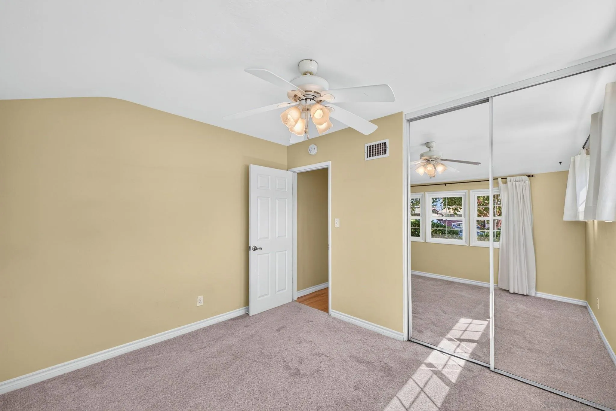https://cdn.realtyfeed.com/cdn/127/260021572/430b03525d5d0a9d85c9a66284684bde.webp