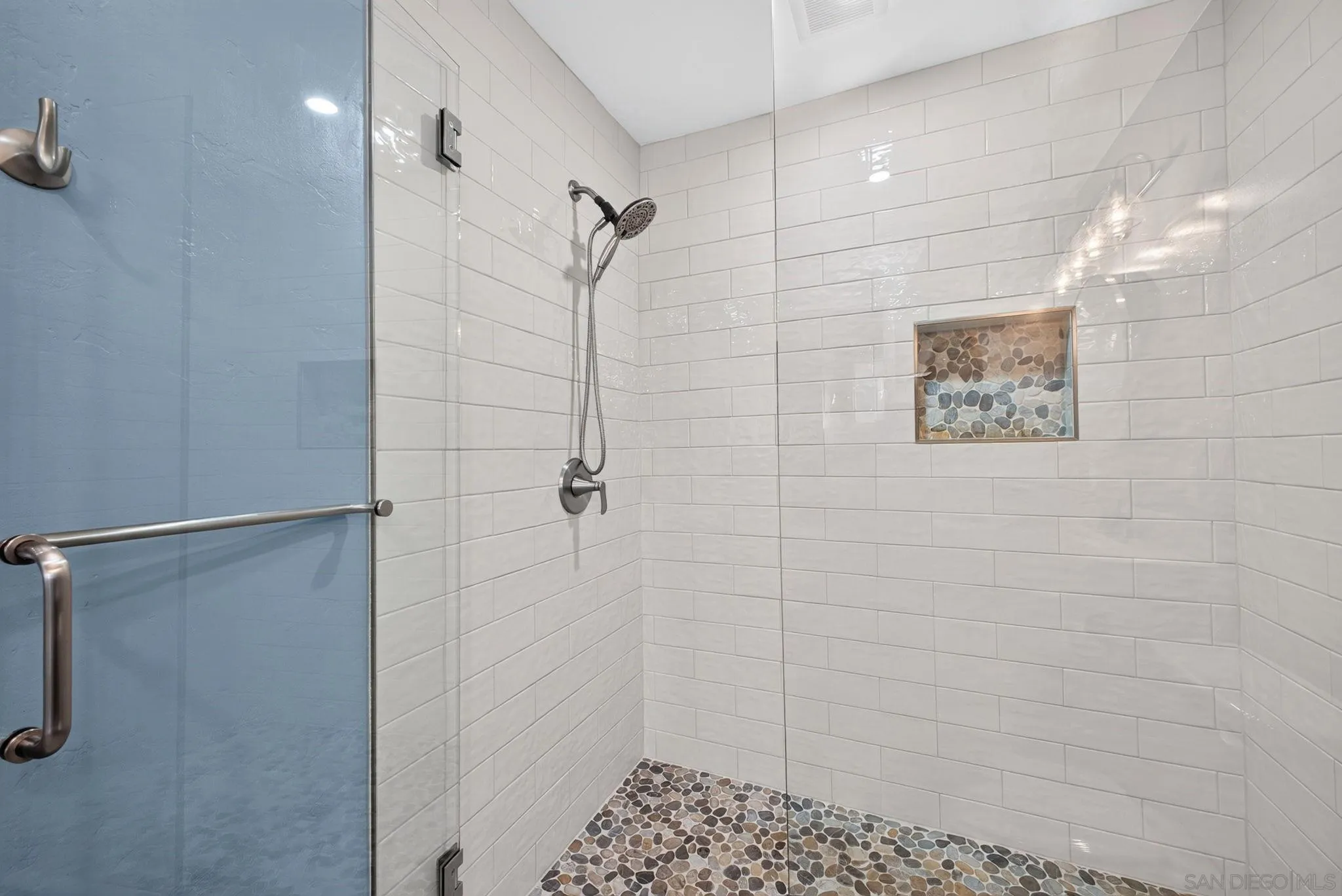 https://cdn.realtyfeed.com/cdn/127/260021572/6b9d3295522e8726e7d984386a7da1ce.webp