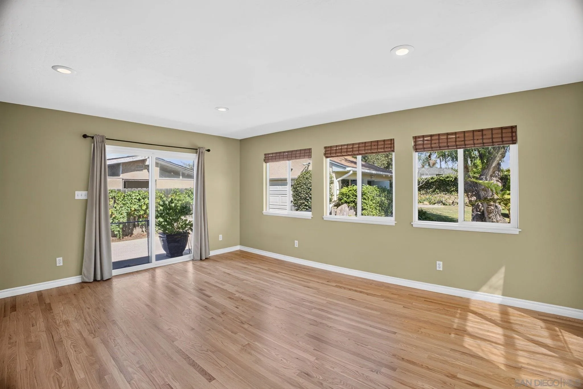 https://cdn.realtyfeed.com/cdn/127/260021572/8f26fa2893327cc659f3824aca02d26f.webp
