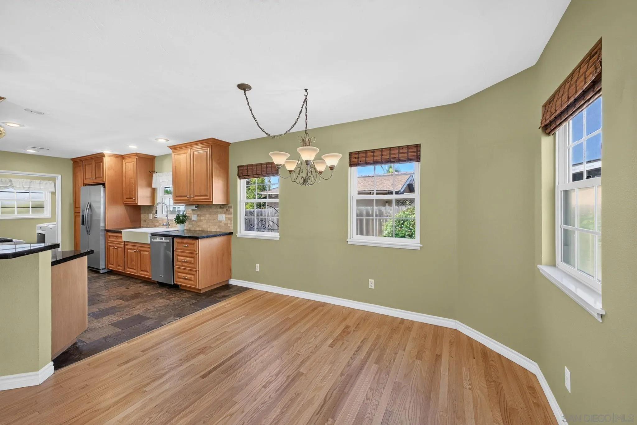 https://cdn.realtyfeed.com/cdn/127/260021572/8ff489ab23ed69a61f3a174b7dd32c87.webp