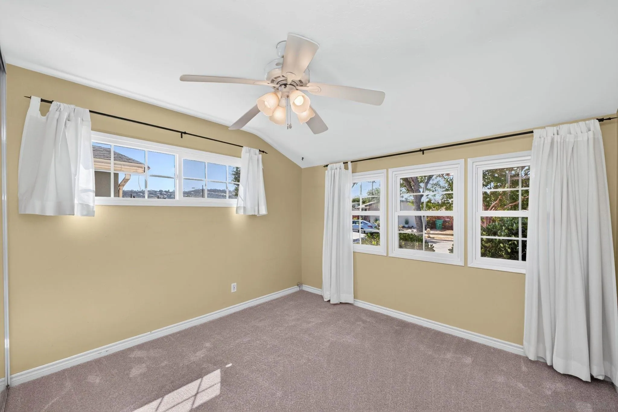 https://cdn.realtyfeed.com/cdn/127/260021572/aaa46c664f623b902e1a7a46b09884ce.webp