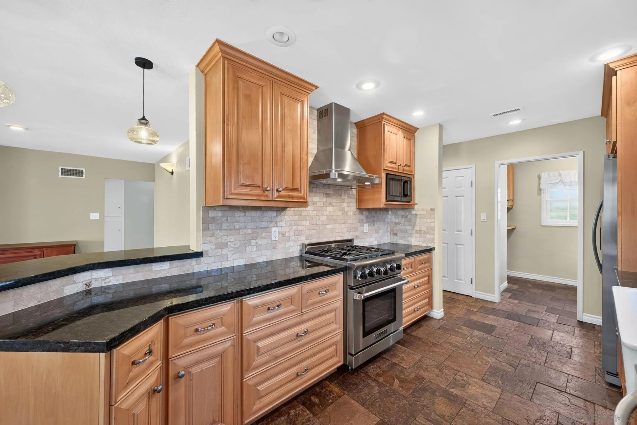 https://cdn.realtyfeed.com/cdn/127/260021572/b0fb174f80e29780f5090cdce653b0e5.webp