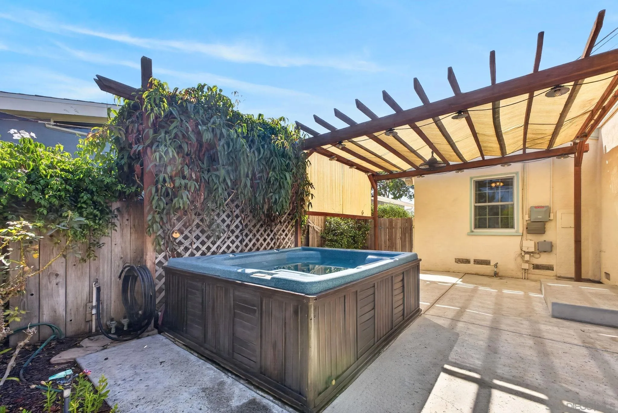 https://cdn.realtyfeed.com/cdn/127/260021572/c36937ce3bb4f3ded61100d16bfefa0e.webp