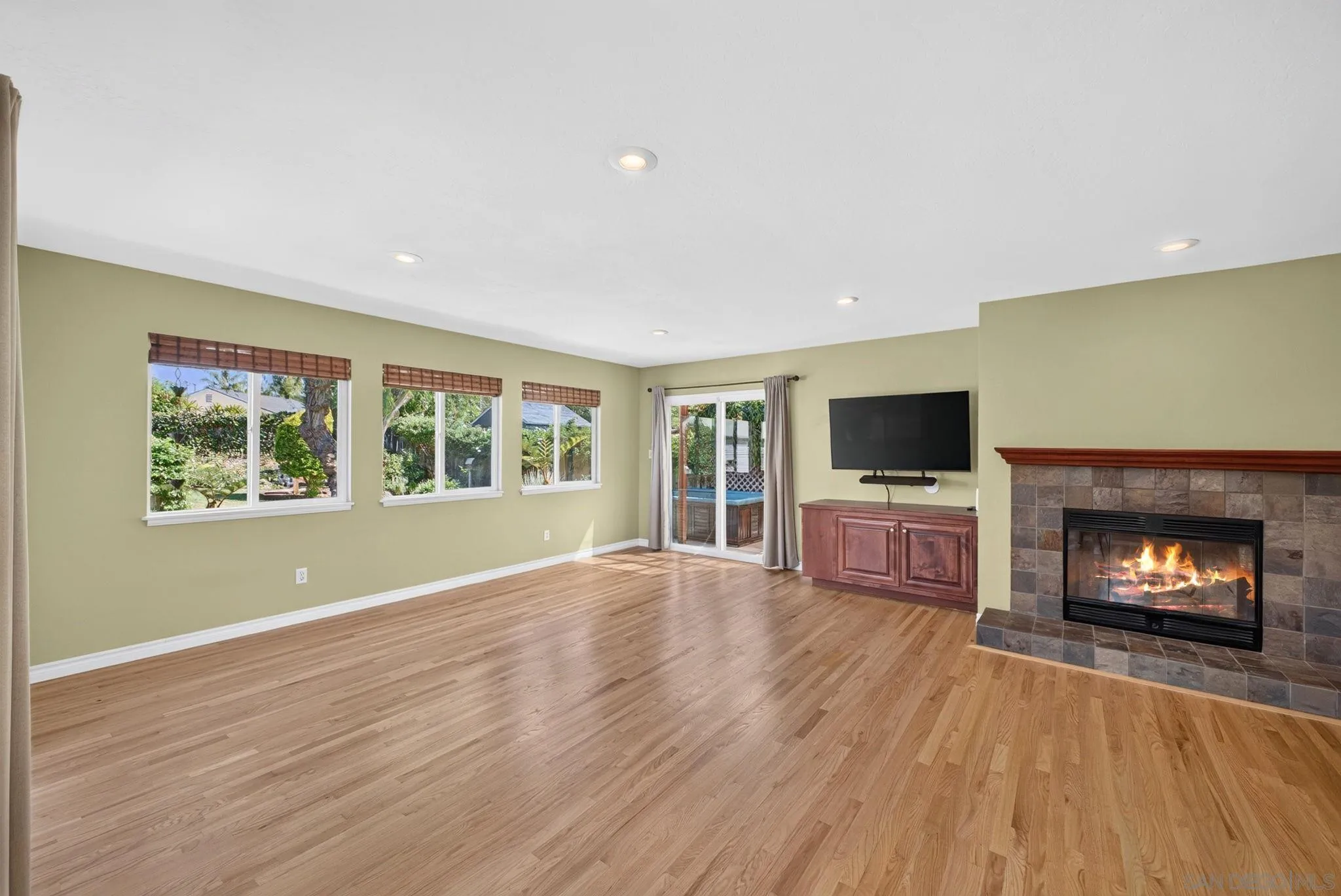 https://cdn.realtyfeed.com/cdn/127/260021572/cbc5be1d2279cf60130444e26ad59fe6.webp
