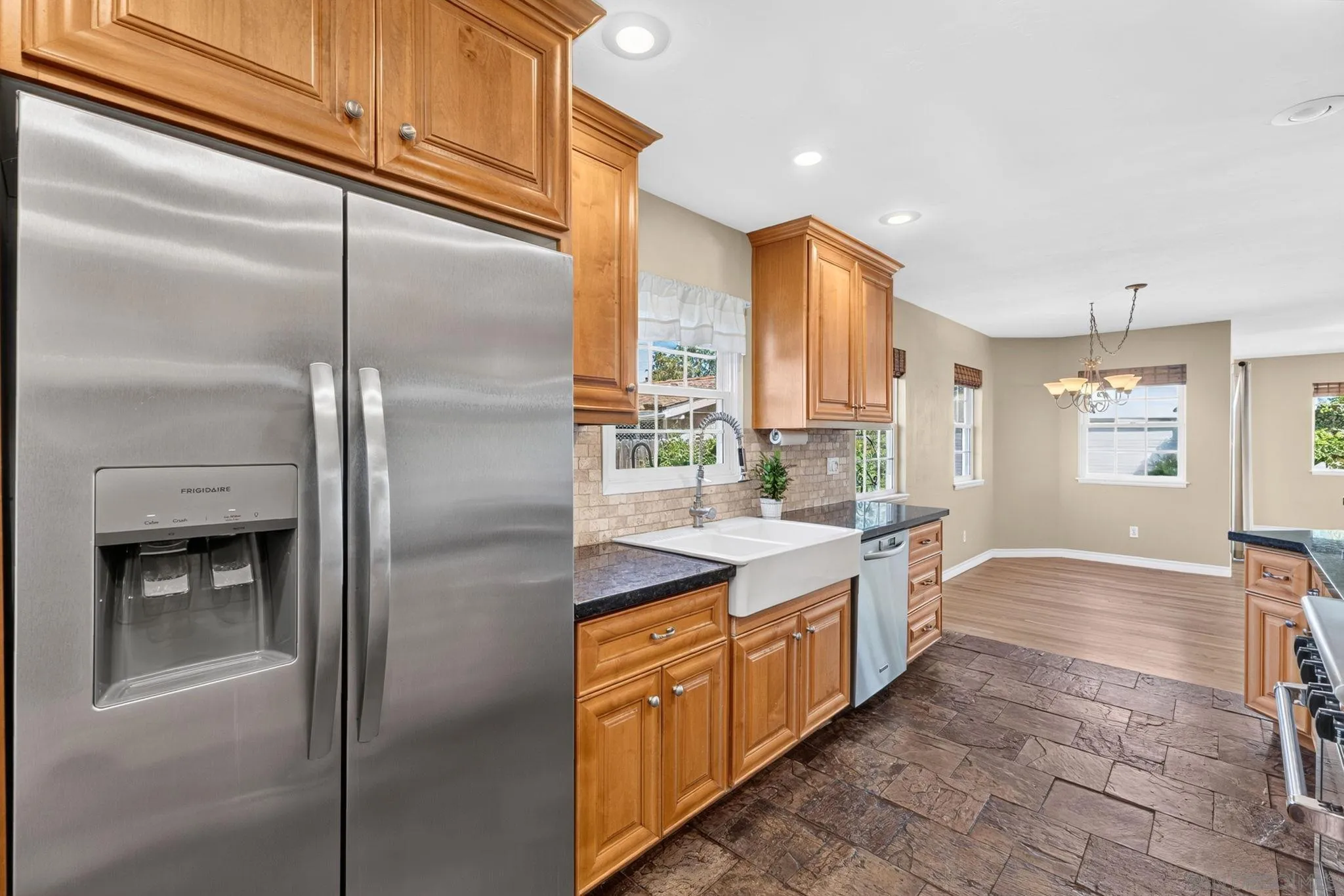 https://cdn.realtyfeed.com/cdn/127/260021572/d6ad823d29952c2b1468740c27f9e19b.webp