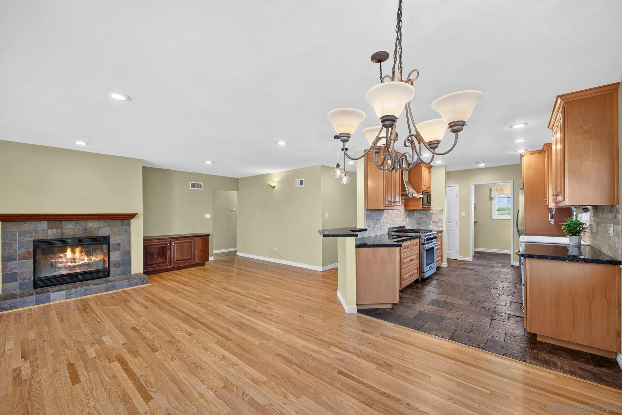 https://cdn.realtyfeed.com/cdn/127/260021572/e9df0665f04c45ab1a33066f8554b5b0.webp
