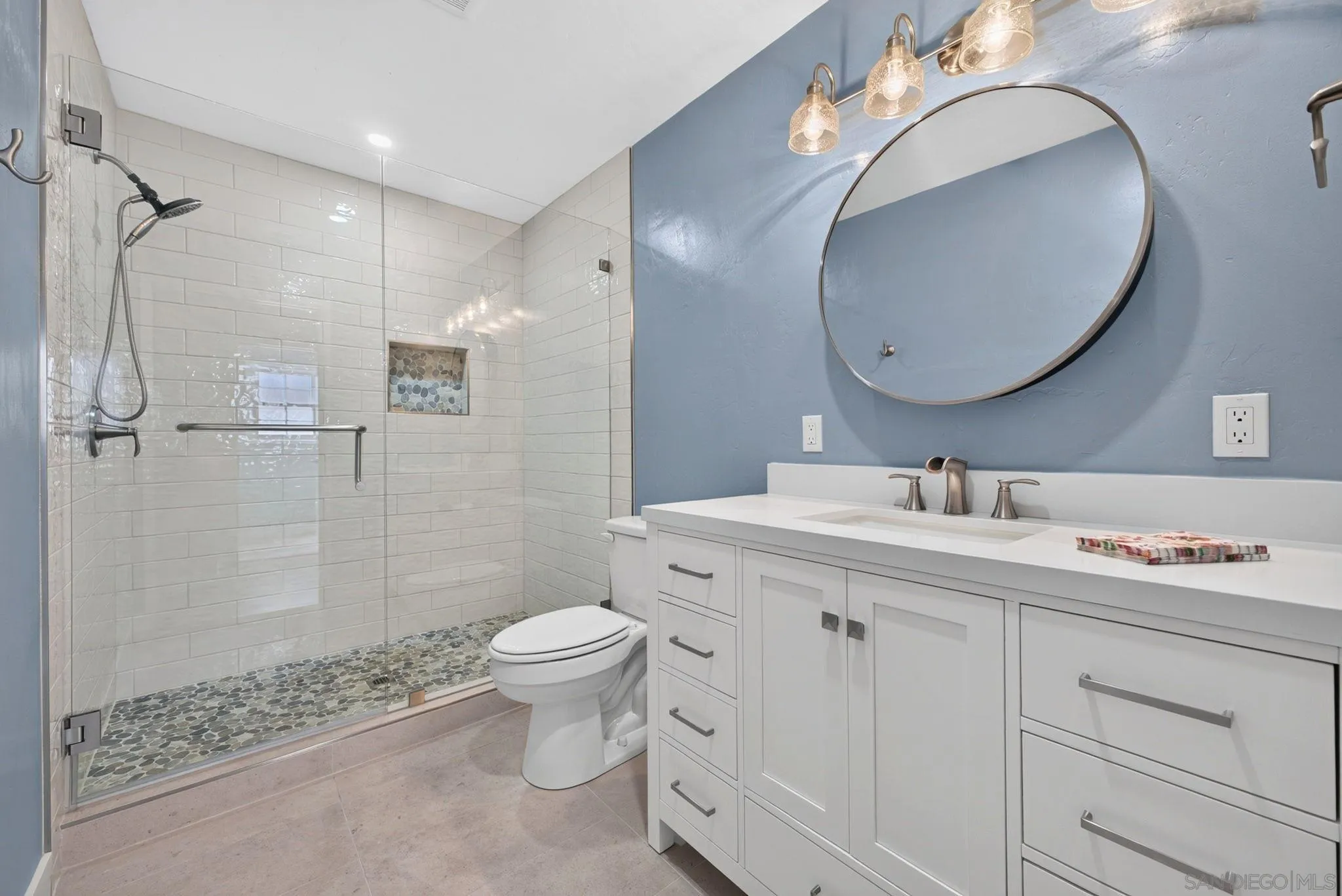 https://cdn.realtyfeed.com/cdn/127/260021572/eb08d6c91dafea5e01344a8e3d2dc222.webp