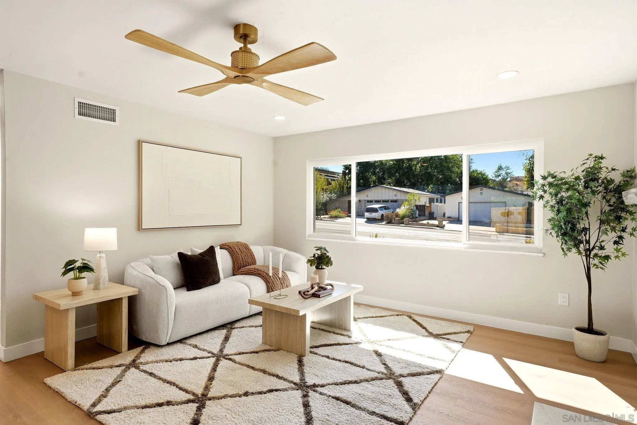https://cdn.realtyfeed.com/cdn/127/260021575/97b7dbebb61c401a81d41c7d5bfe3d7b.webp