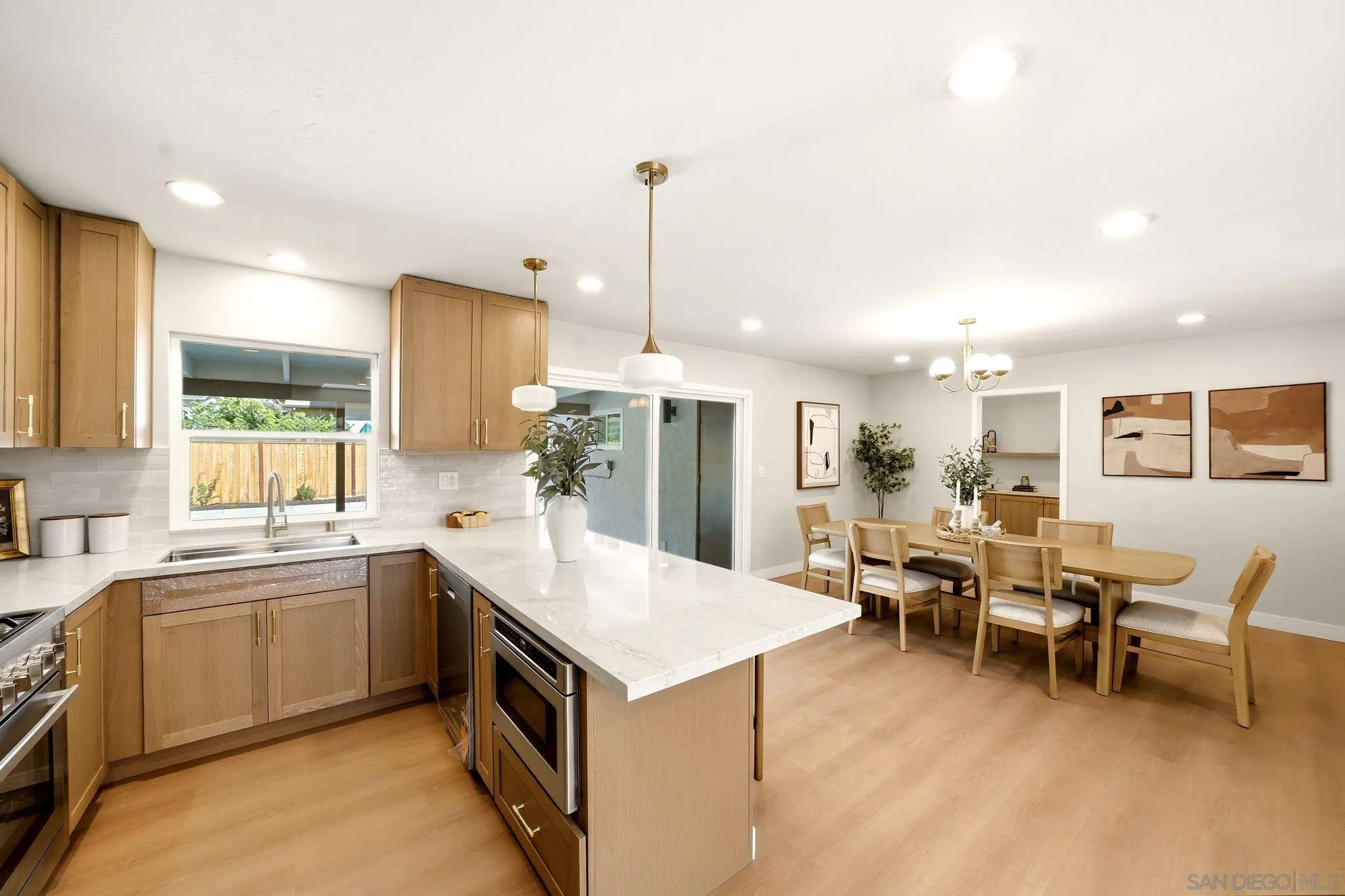 https://cdn.realtyfeed.com/cdn/127/260021575/9b9ebbf57a66c46c79eaa9ae72a9f622.webp