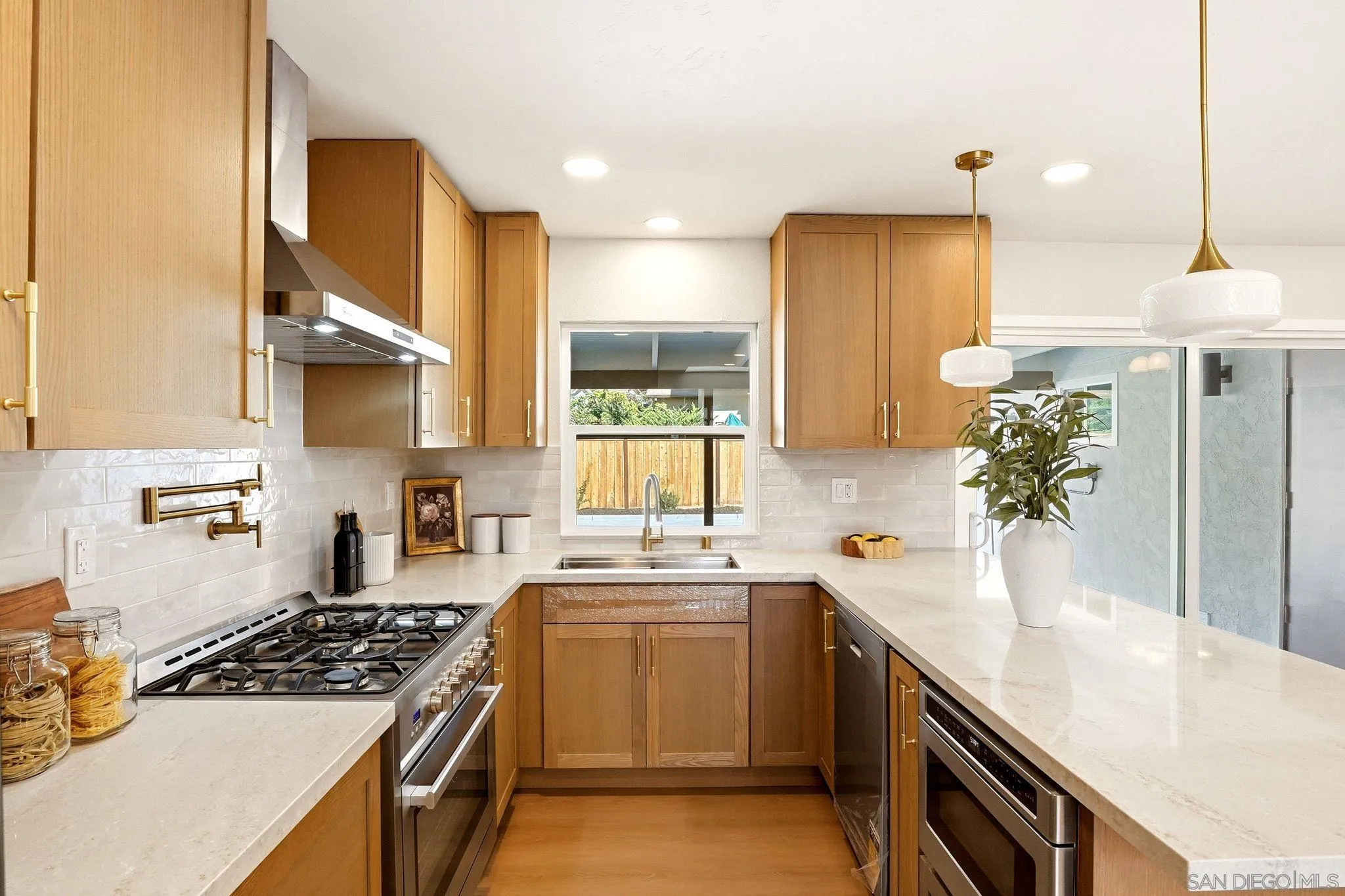 https://cdn.realtyfeed.com/cdn/127/260021575/b68770f3b4de30362bc6f442557aff4a.webp