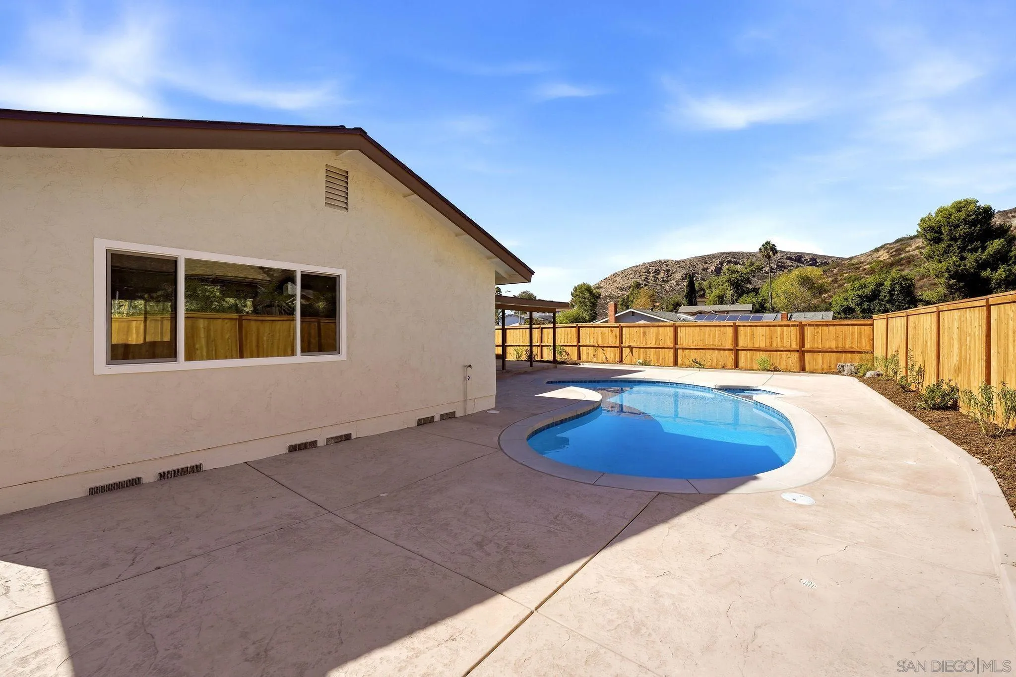 https://cdn.realtyfeed.com/cdn/127/260021575/bfdaaed5efcbf1a5088f6e57f2e67123.webp