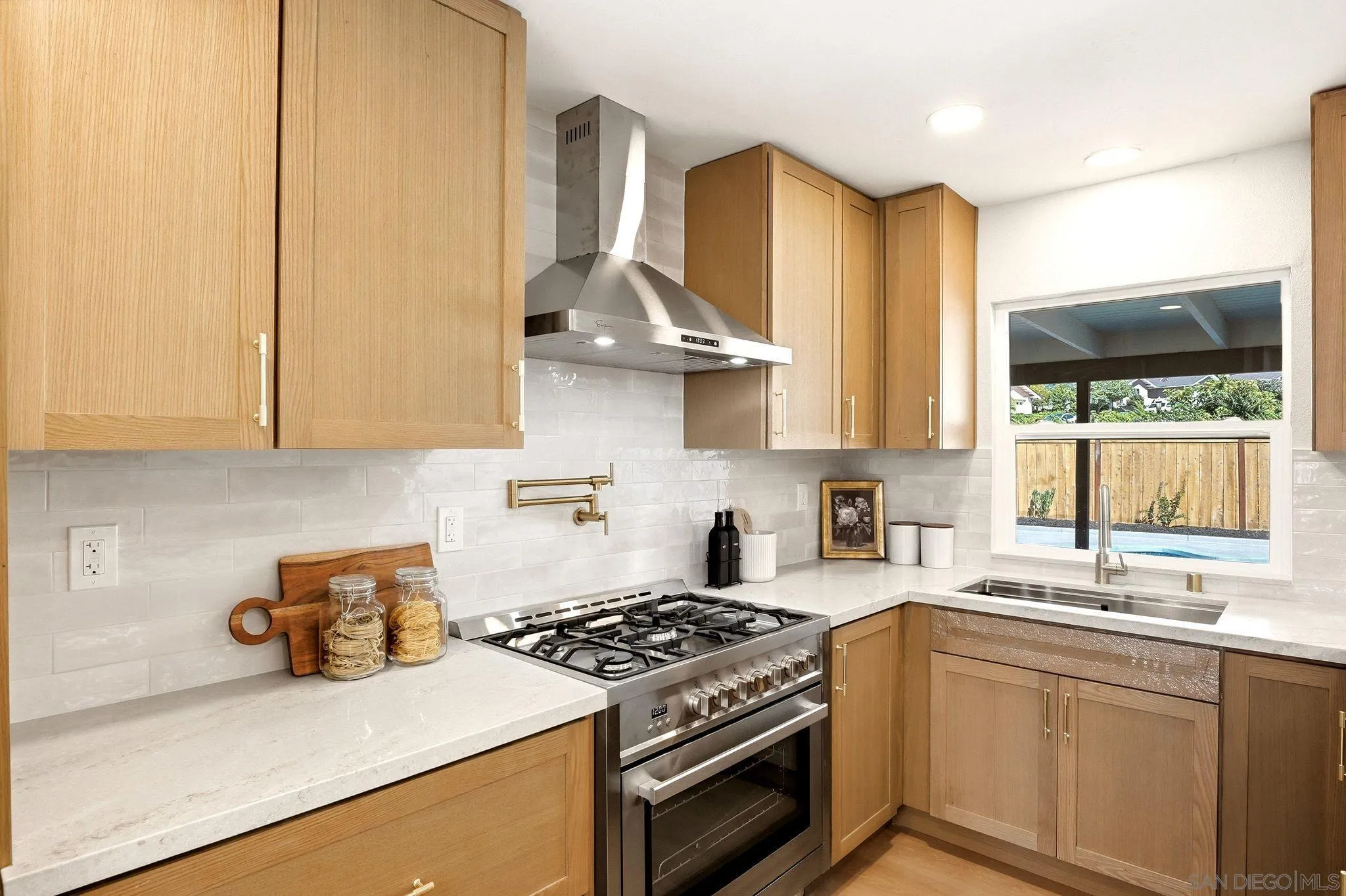 https://cdn.realtyfeed.com/cdn/127/260021575/da7540bc19fb0c726929e23eb29e053a.webp