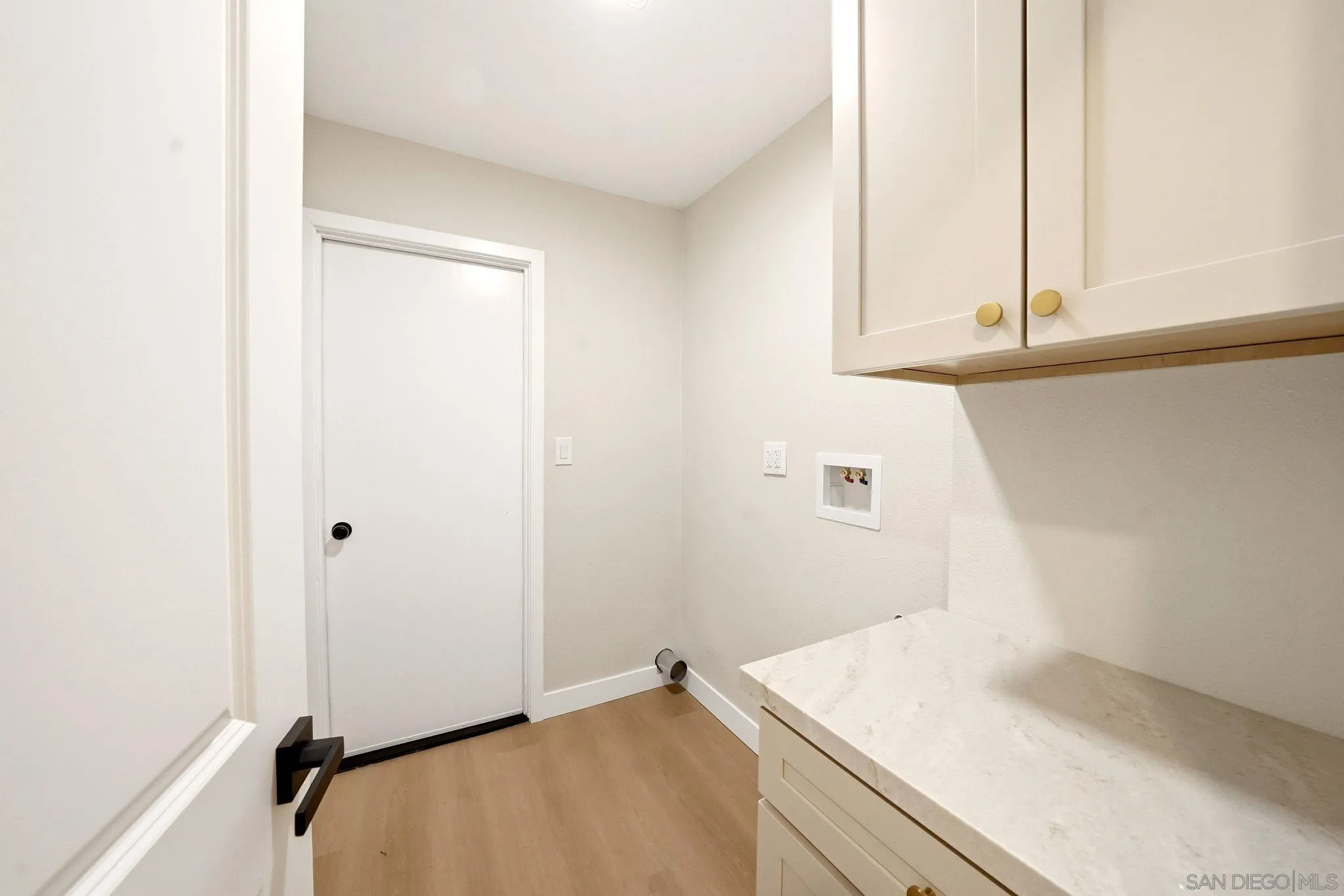 https://cdn.realtyfeed.com/cdn/127/260021575/de0aade67119b59f411f604904cd1aa4.webp