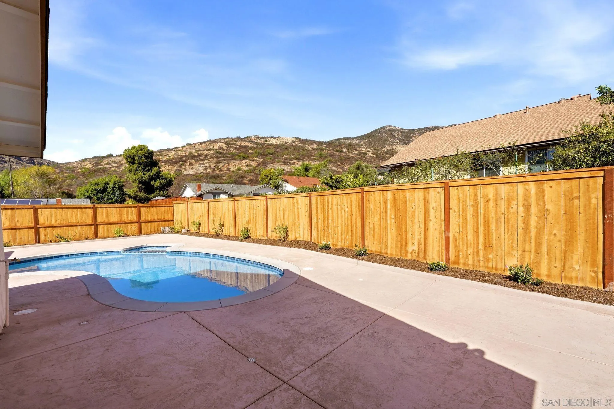 https://cdn.realtyfeed.com/cdn/127/260021575/e59c4b6fd5f11dc220098316c4310bf1.webp