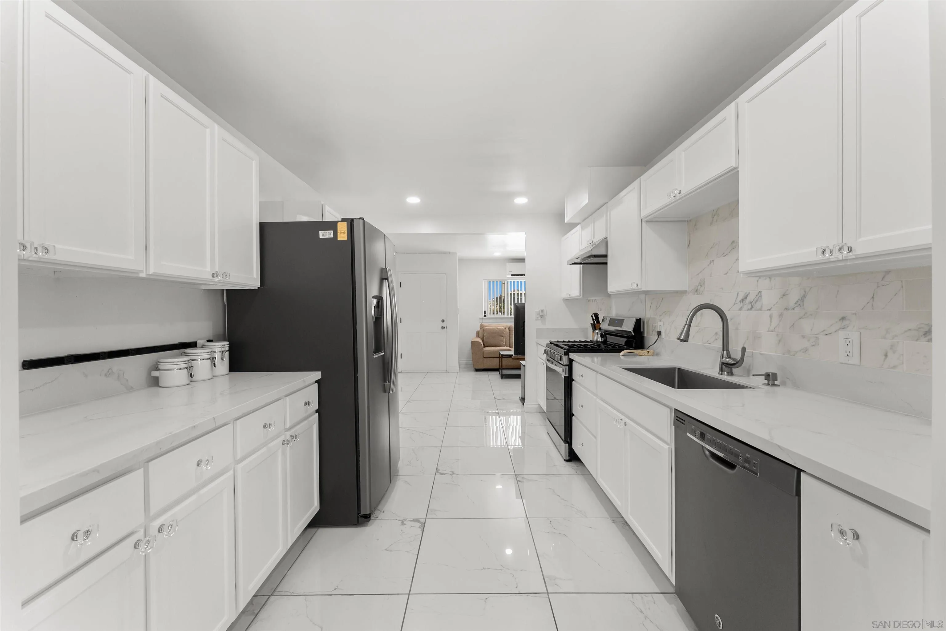 https://cdn.realtyfeed.com/cdn/127/260021578/4a6a9ee0422d02cfe3cd50f4c49e739a.webp