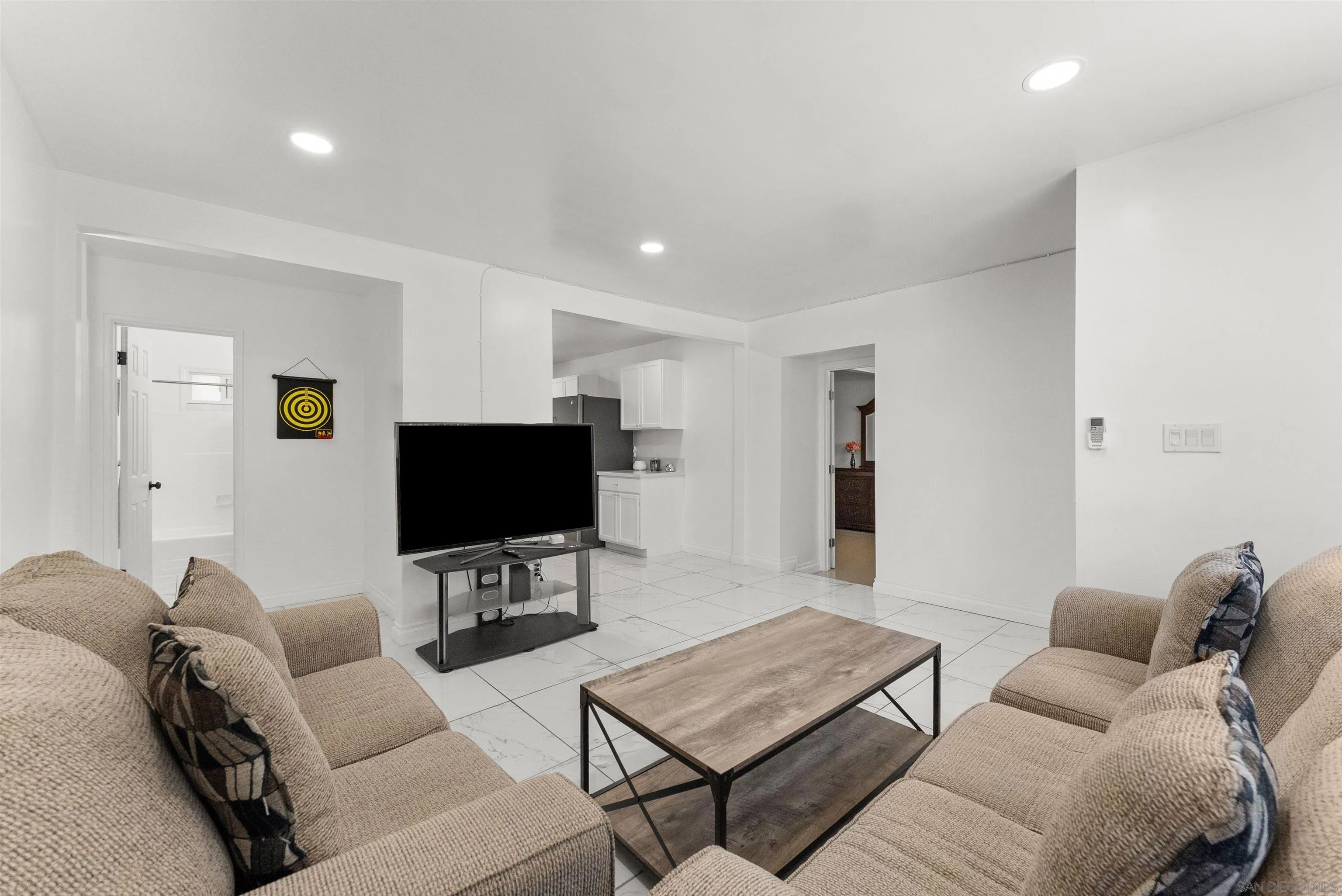 https://cdn.realtyfeed.com/cdn/127/260021578/55112b15935340a192bdf0b51b60bb54.webp