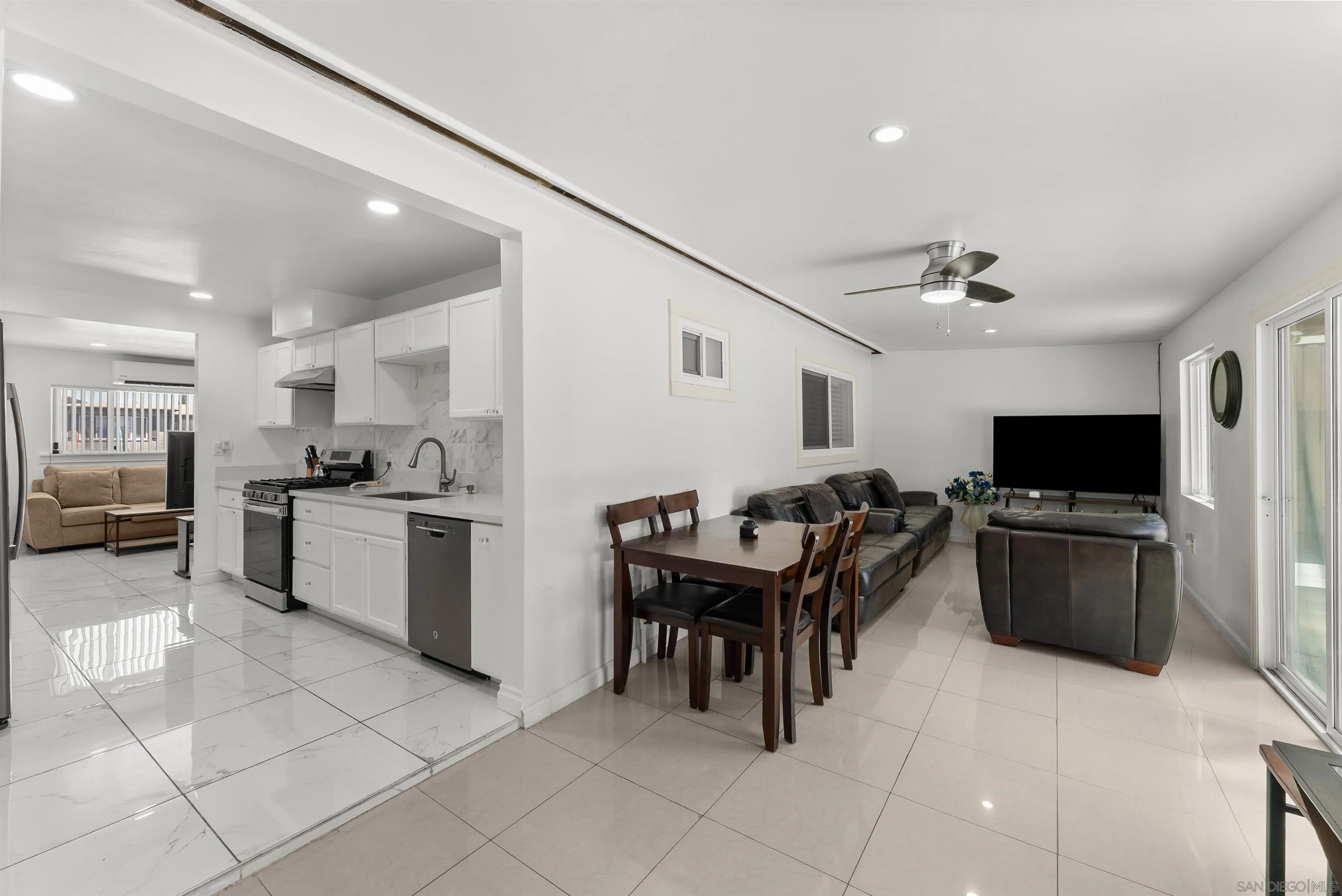 https://cdn.realtyfeed.com/cdn/127/260021578/95da3ef91cfe7be8d2d9b52bc629dde5.webp