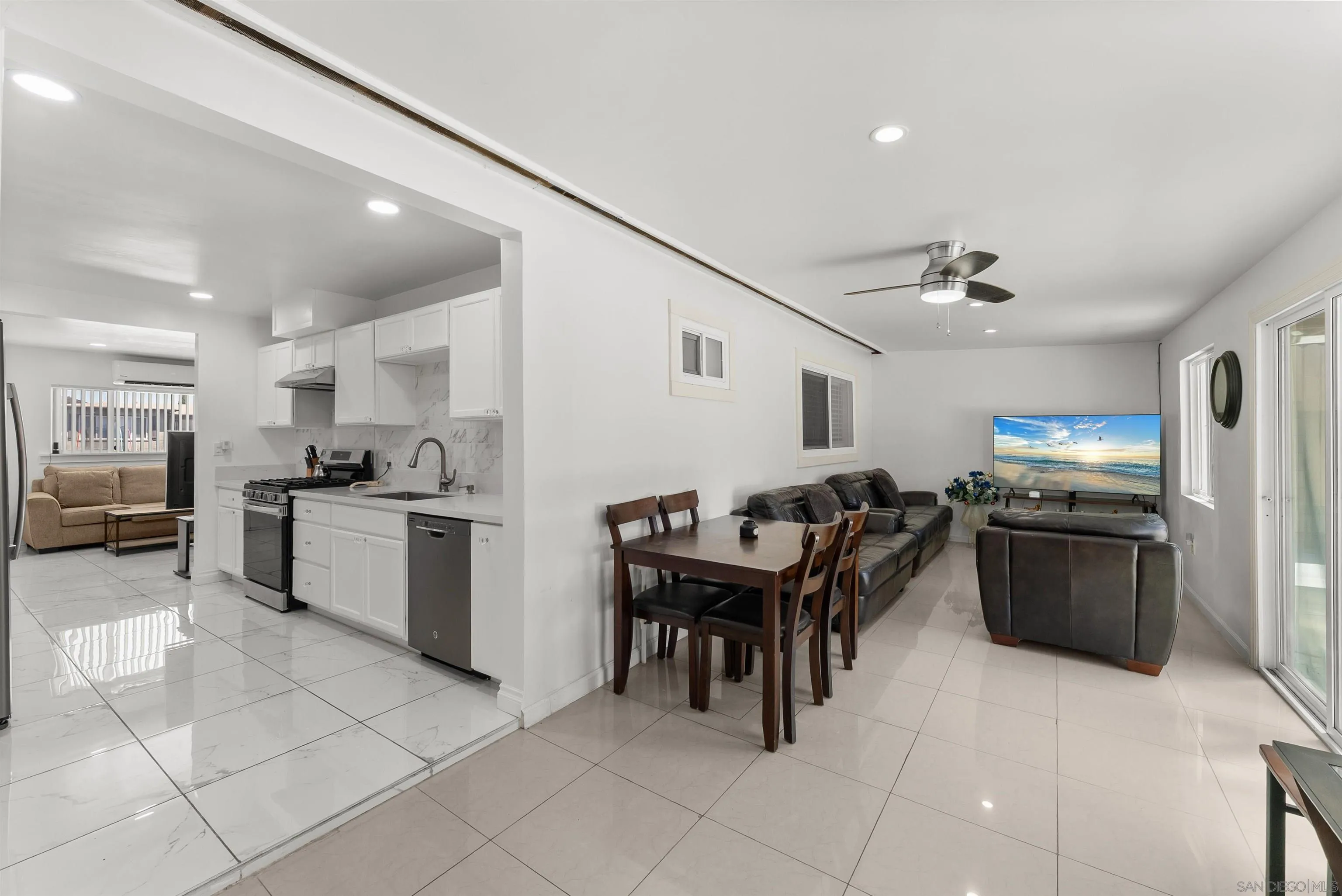 https://cdn.realtyfeed.com/cdn/127/260021578/c9f33eb338c2e3fc7704372fb7689d5d.webp