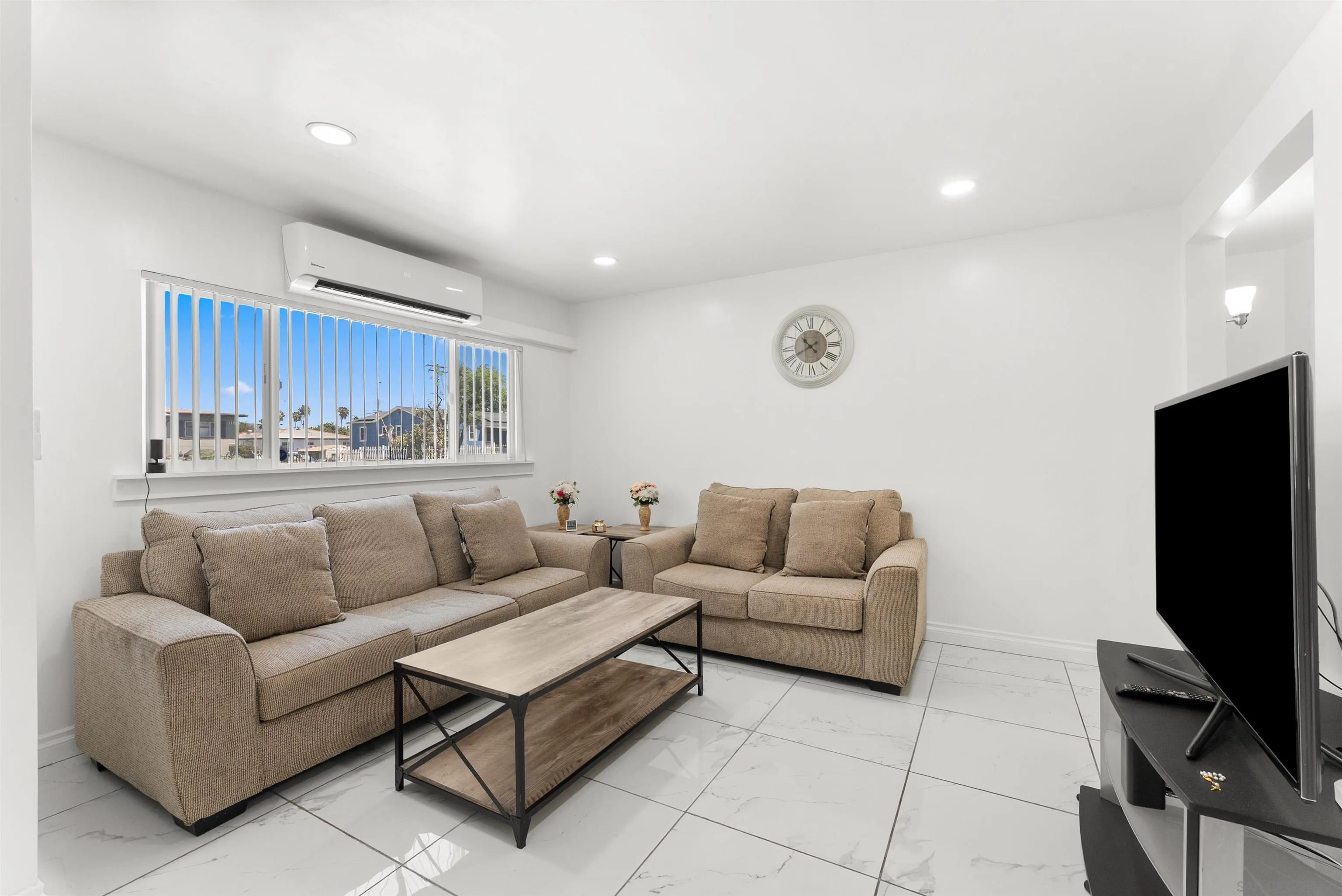 https://cdn.realtyfeed.com/cdn/127/260021578/f6c8158252de3cc13ce89ff05bb925d9.webp