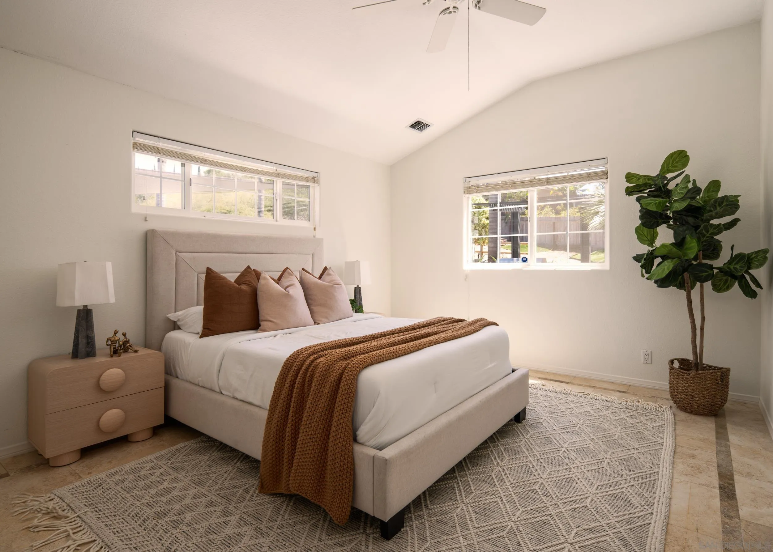 https://cdn.realtyfeed.com/cdn/127/260021579/bb4e1c1ec55458621c2bbe48fc5e2ef7.webp