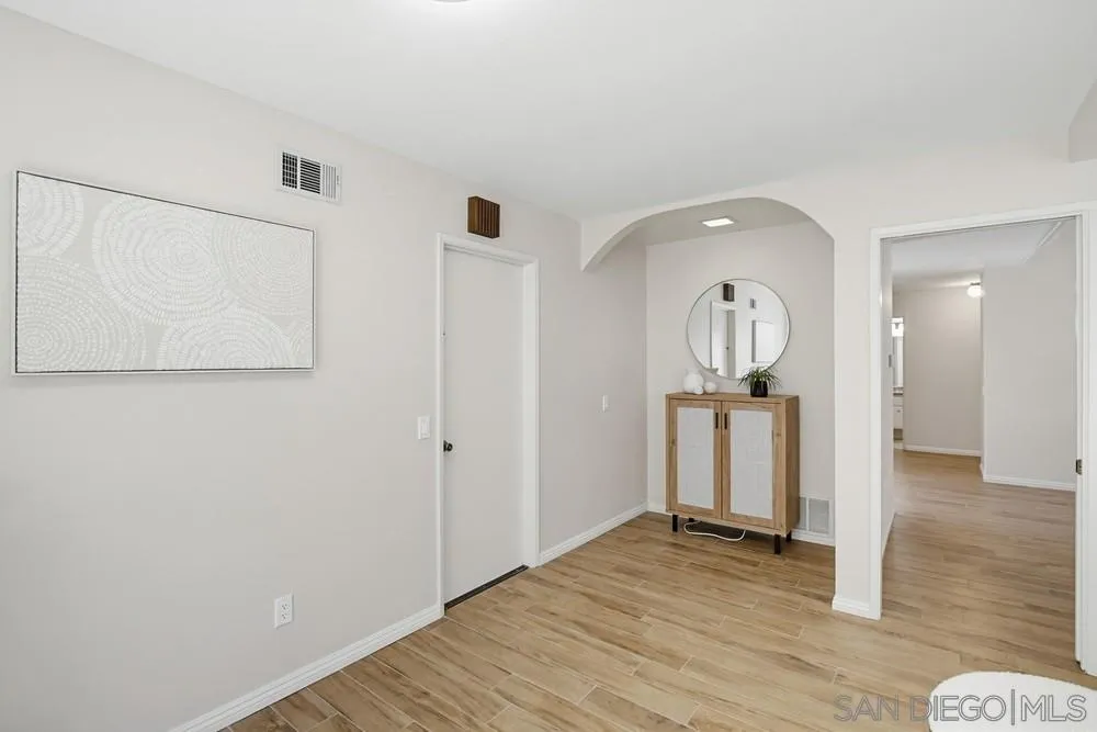 https://cdn.realtyfeed.com/cdn/127/260021580/ede9d4a4f8237b06f38f28366aeb3aa1.webp