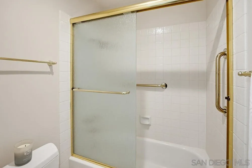 https://cdn.realtyfeed.com/cdn/127/260021580/ee69d49ce1bb7a0f2f03b3bd64b0c52c.webp