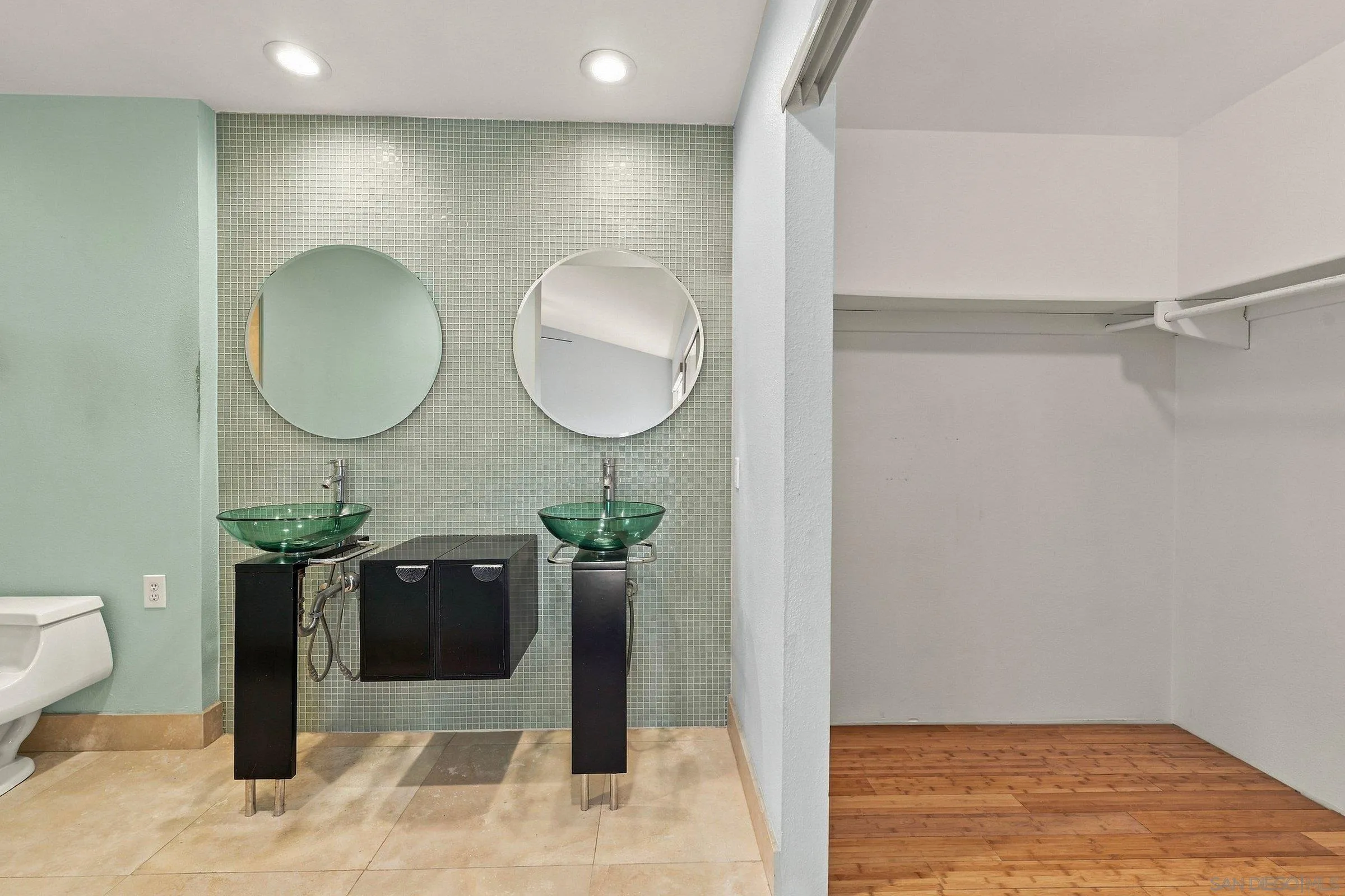 https://cdn.realtyfeed.com/cdn/127/260021582/ef84c02e32e270e10c46c4f08bfc5096.webp