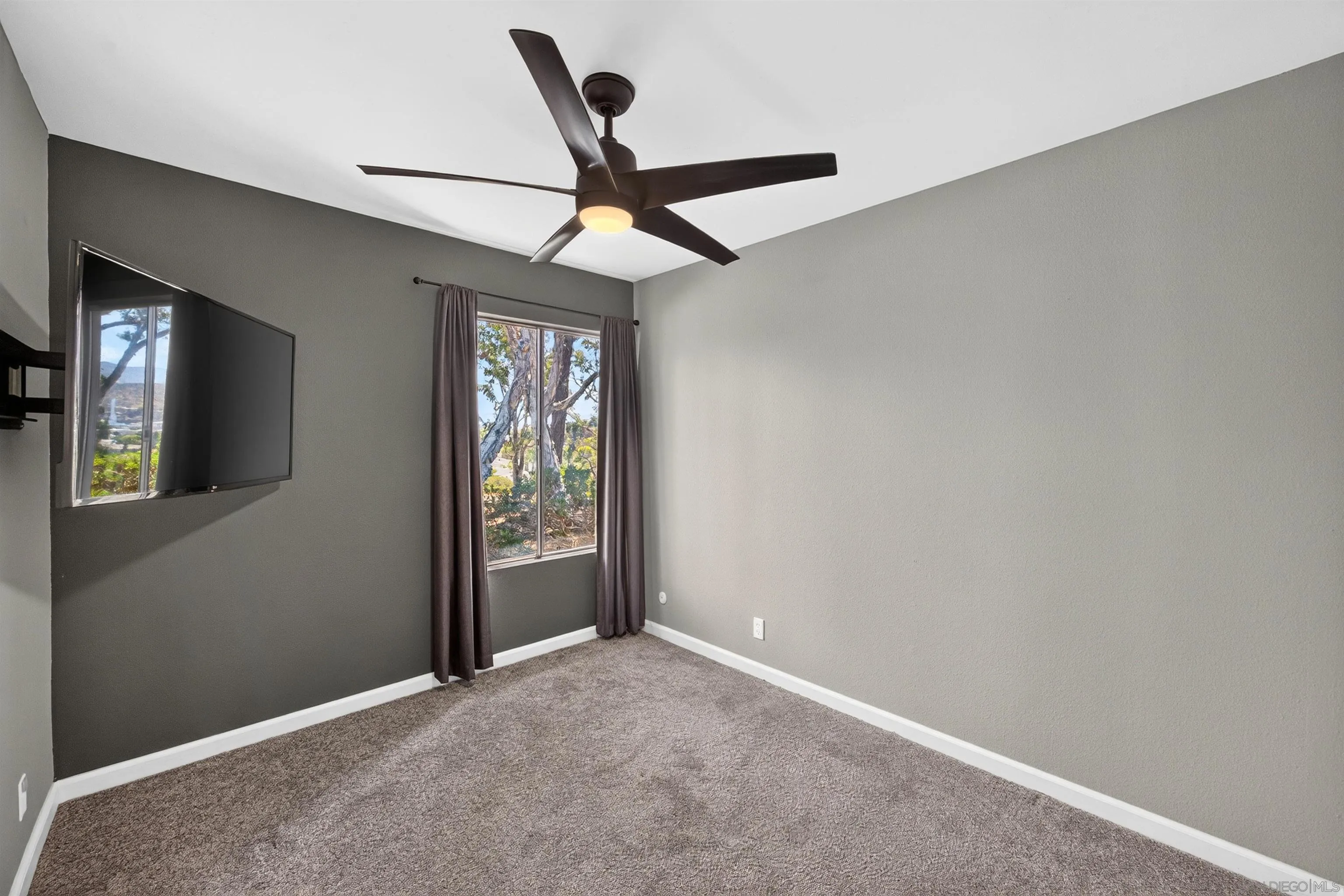 https://cdn.realtyfeed.com/cdn/127/260021584/f06100d8ef658cbefa3c658c365101f0.webp